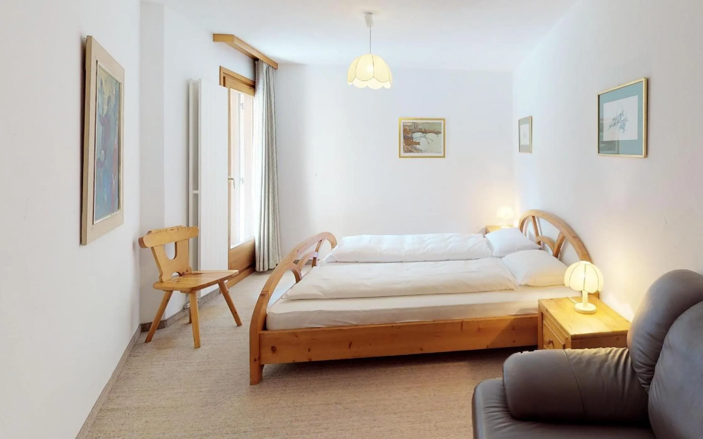 Bedroom, Bed in Ludains 6