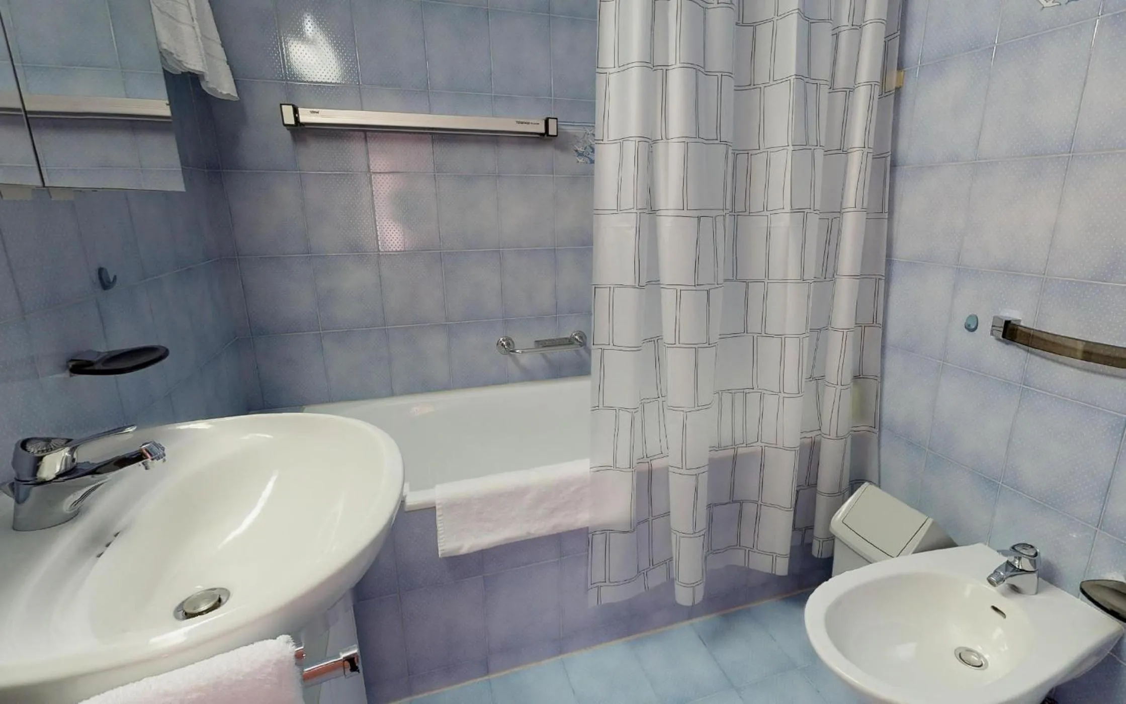 Bathroom in Ludains 6