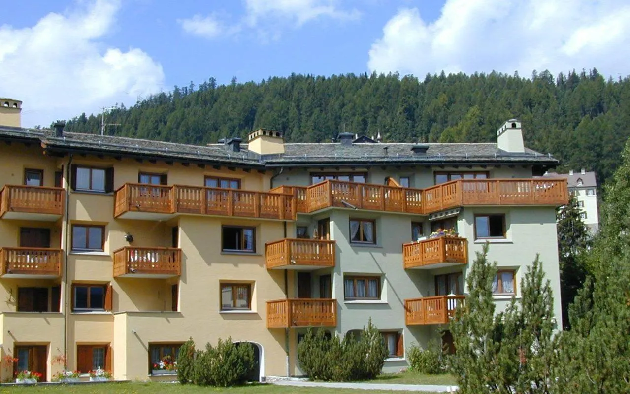 Property building in Ludains 6