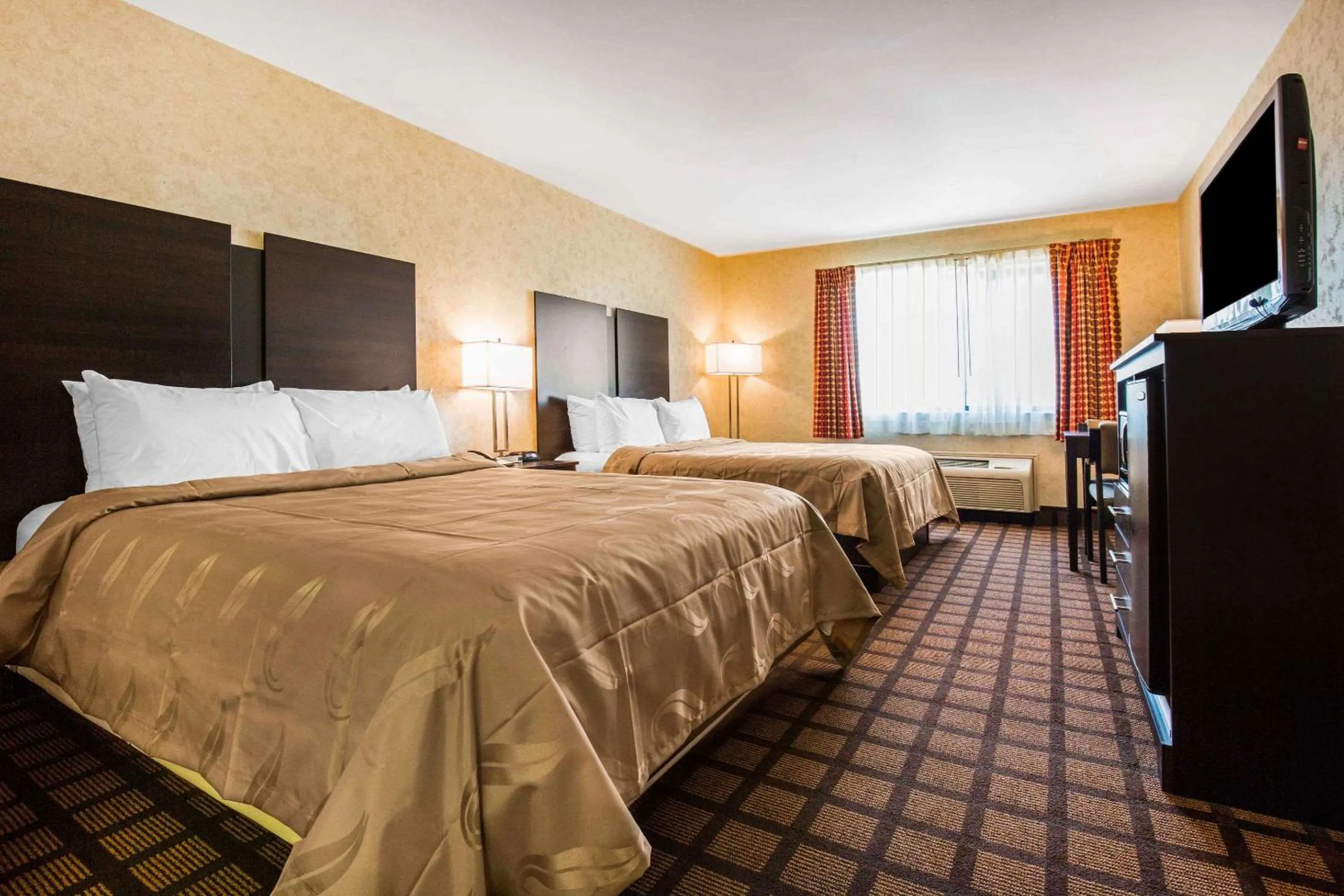 Photo of the whole room, Bed in Quality Inn Monee I-57