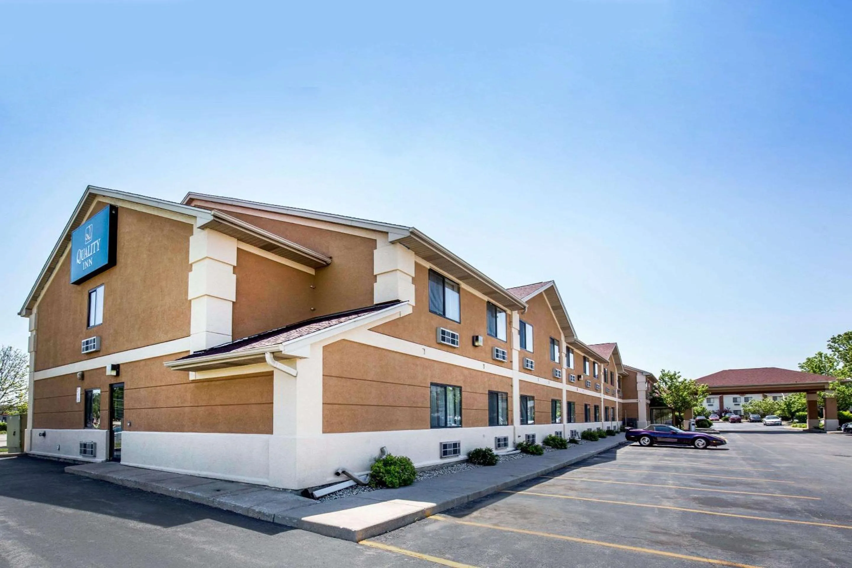 Property building in Quality Inn Monee I-57
