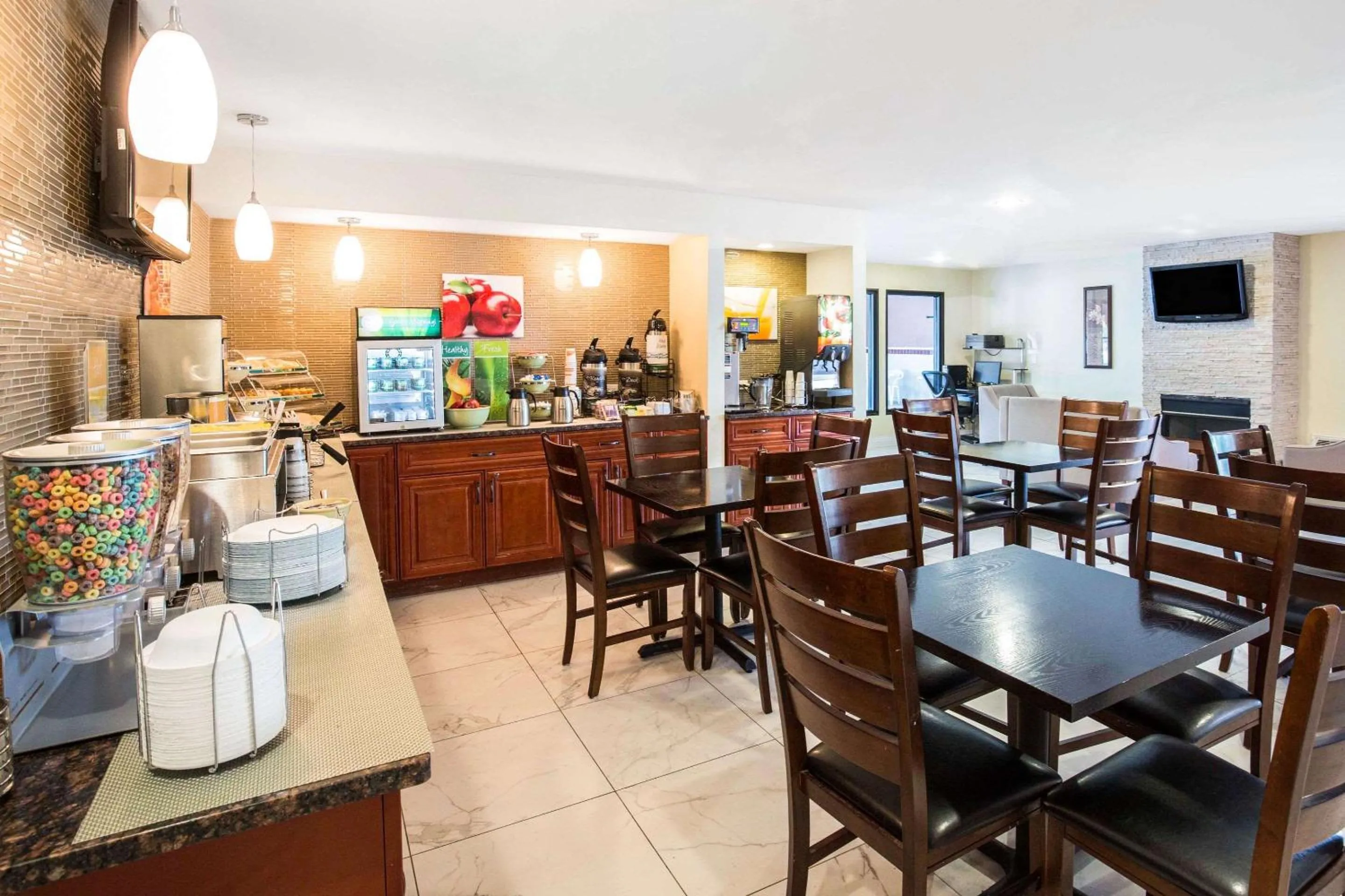 Restaurant/places to eat in Quality Inn Monee I-57