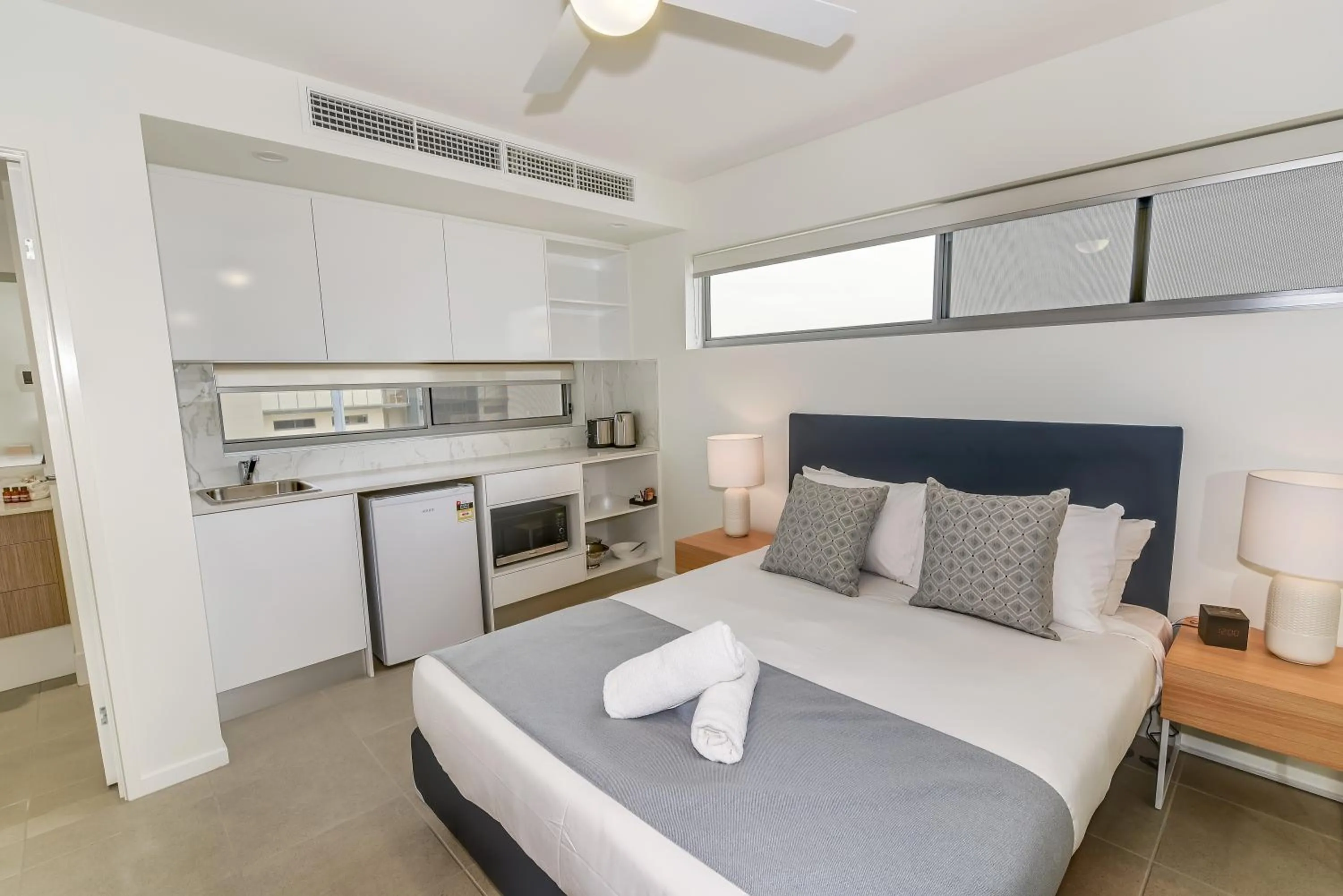 Photo of the whole room, Bed in Aquarius Kawana