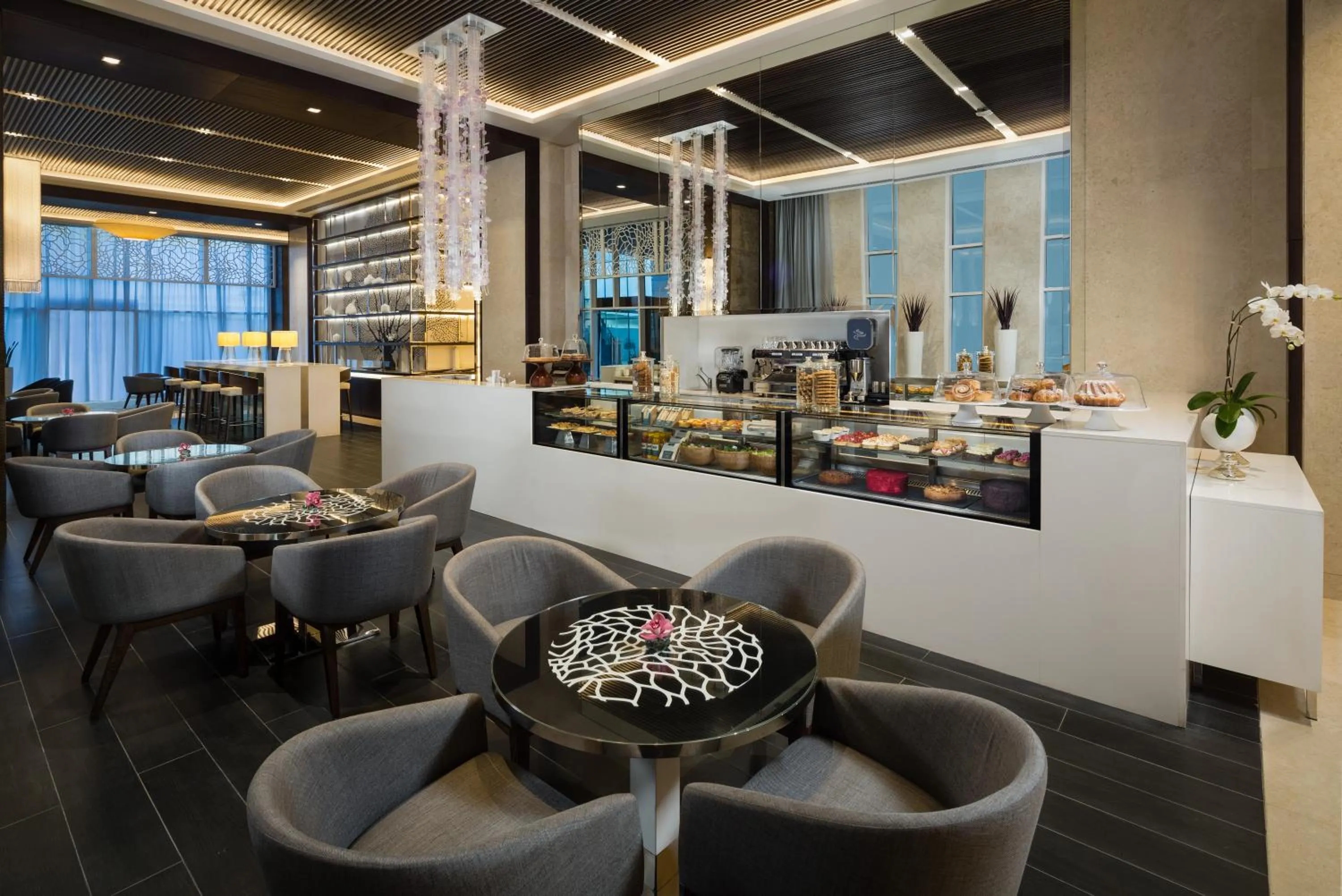 Restaurant/places to eat in Beach Rotana Residences