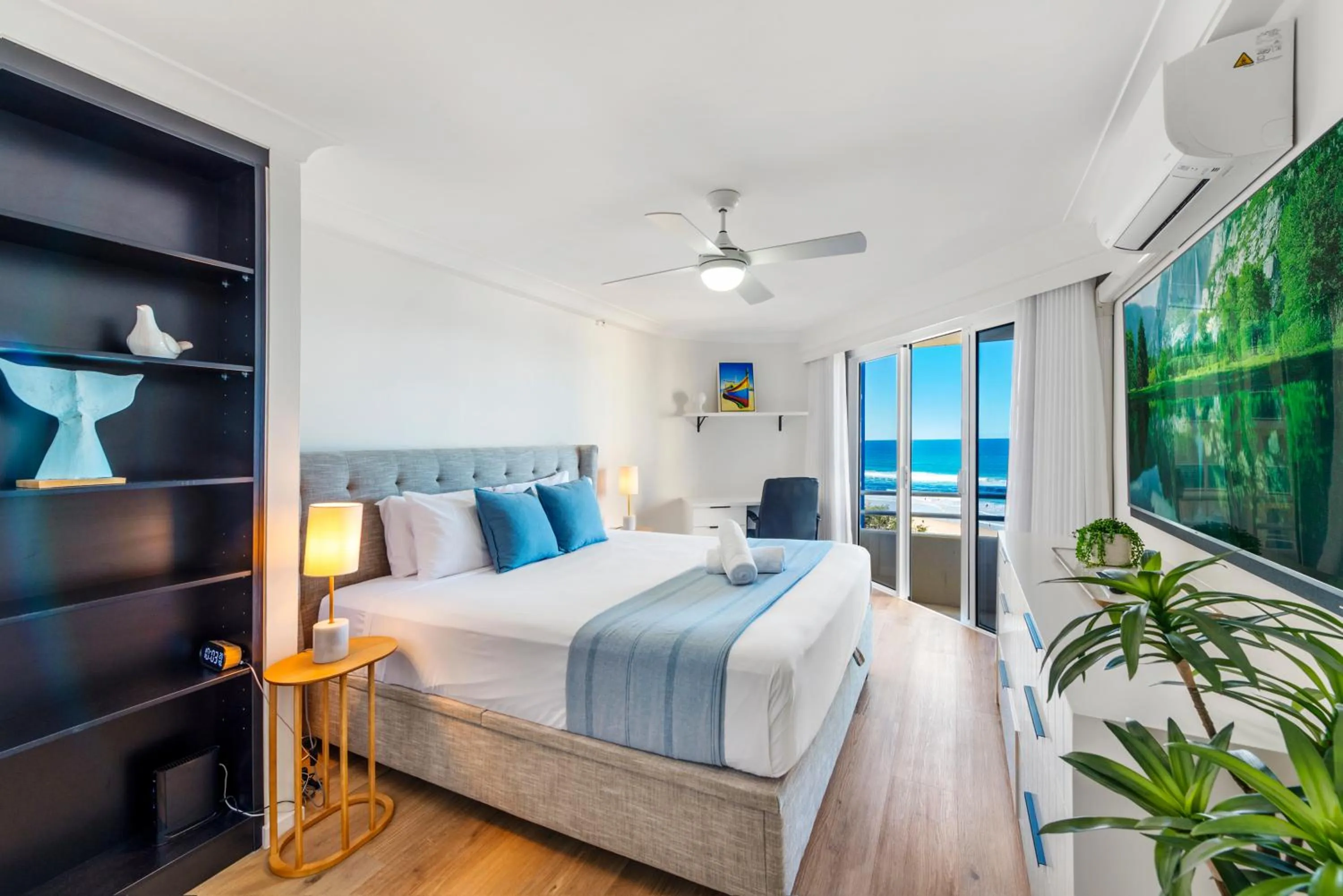 Bed in Zenith Ocean Front Apartments Gold Coast - Official Listing