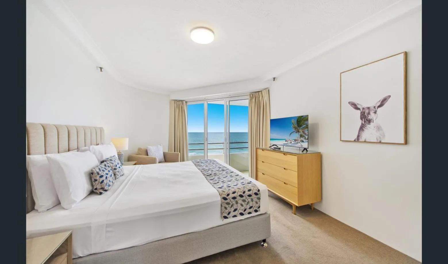 Bed in Zenith Ocean Front Apartments Gold Coast - Official Listing