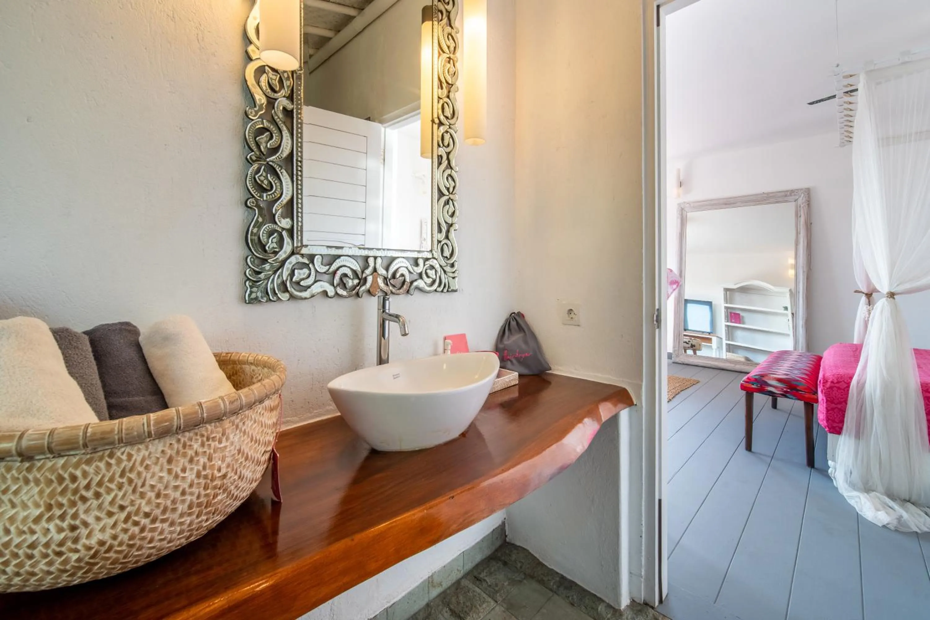 Bed in PinkCoco Uluwatu - Constant Surprises & for Cool Adults Only