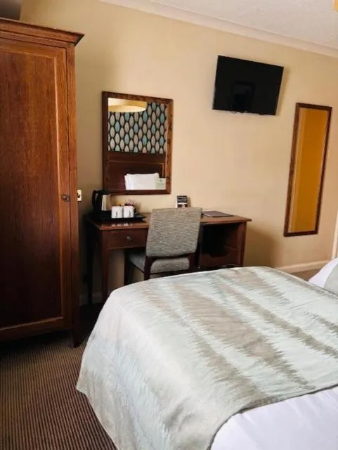 Bed in The Coleshill by Greene King Inns