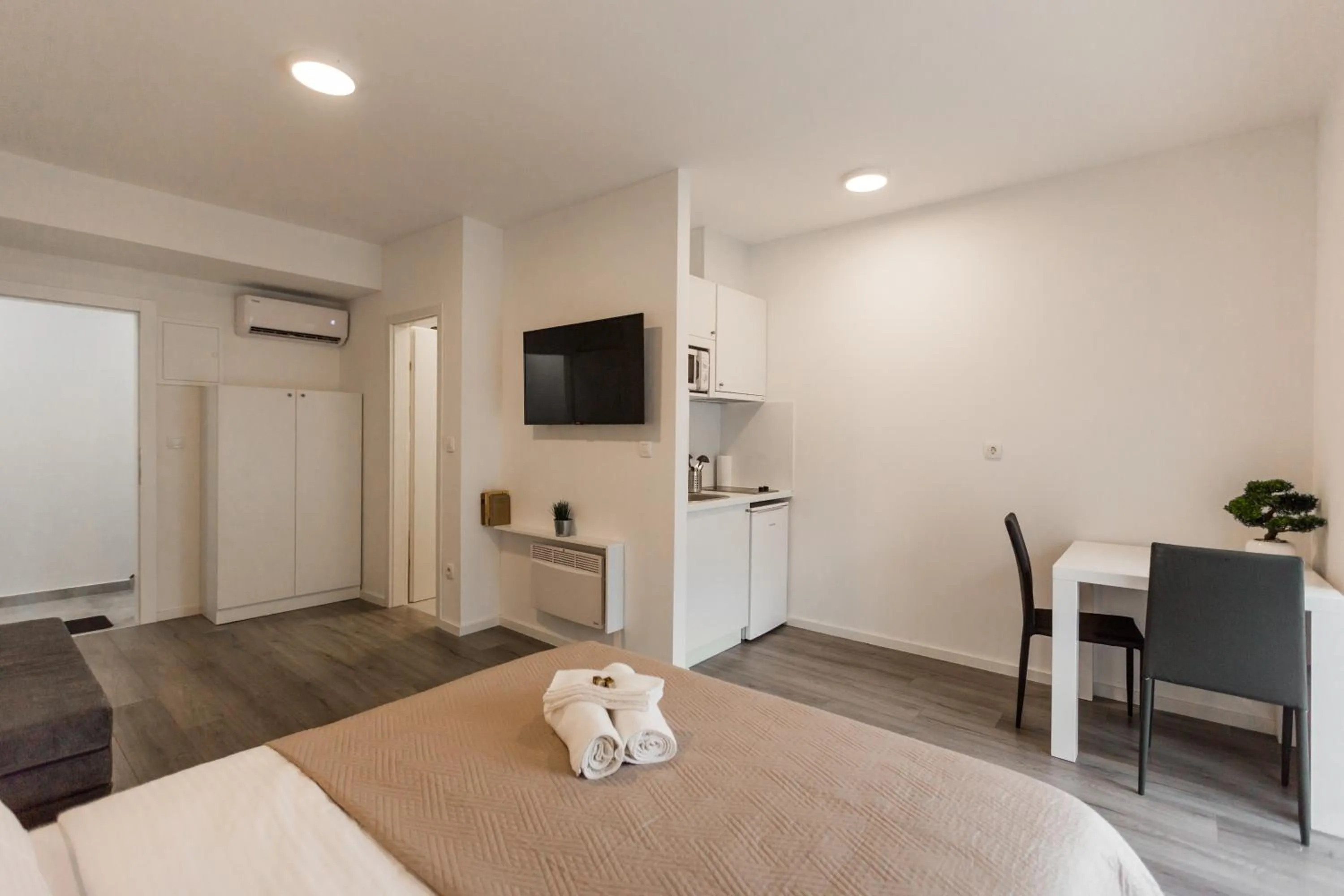 Bed in King's Street Apartments