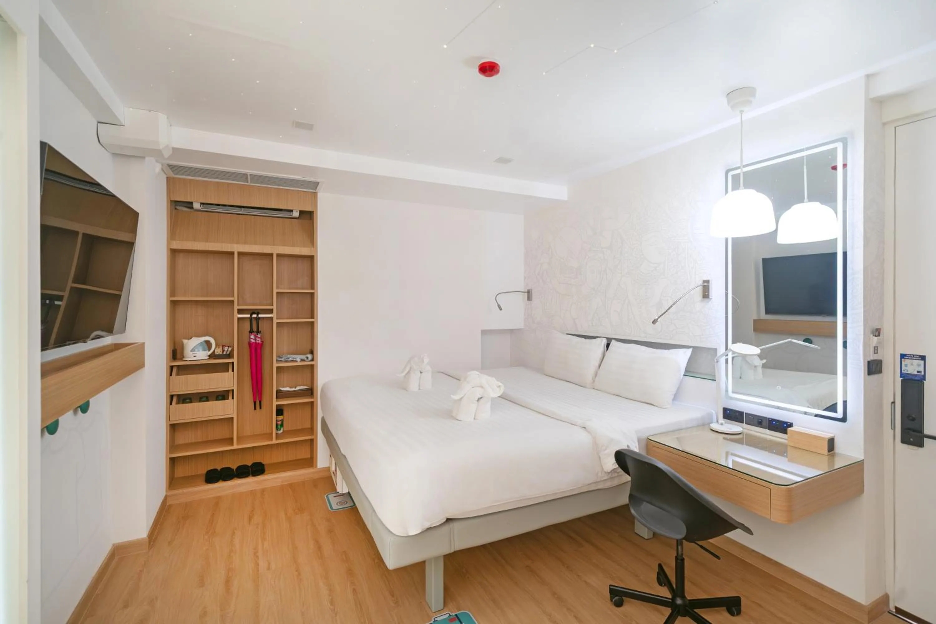 Bedroom, Bed in The Color Kata