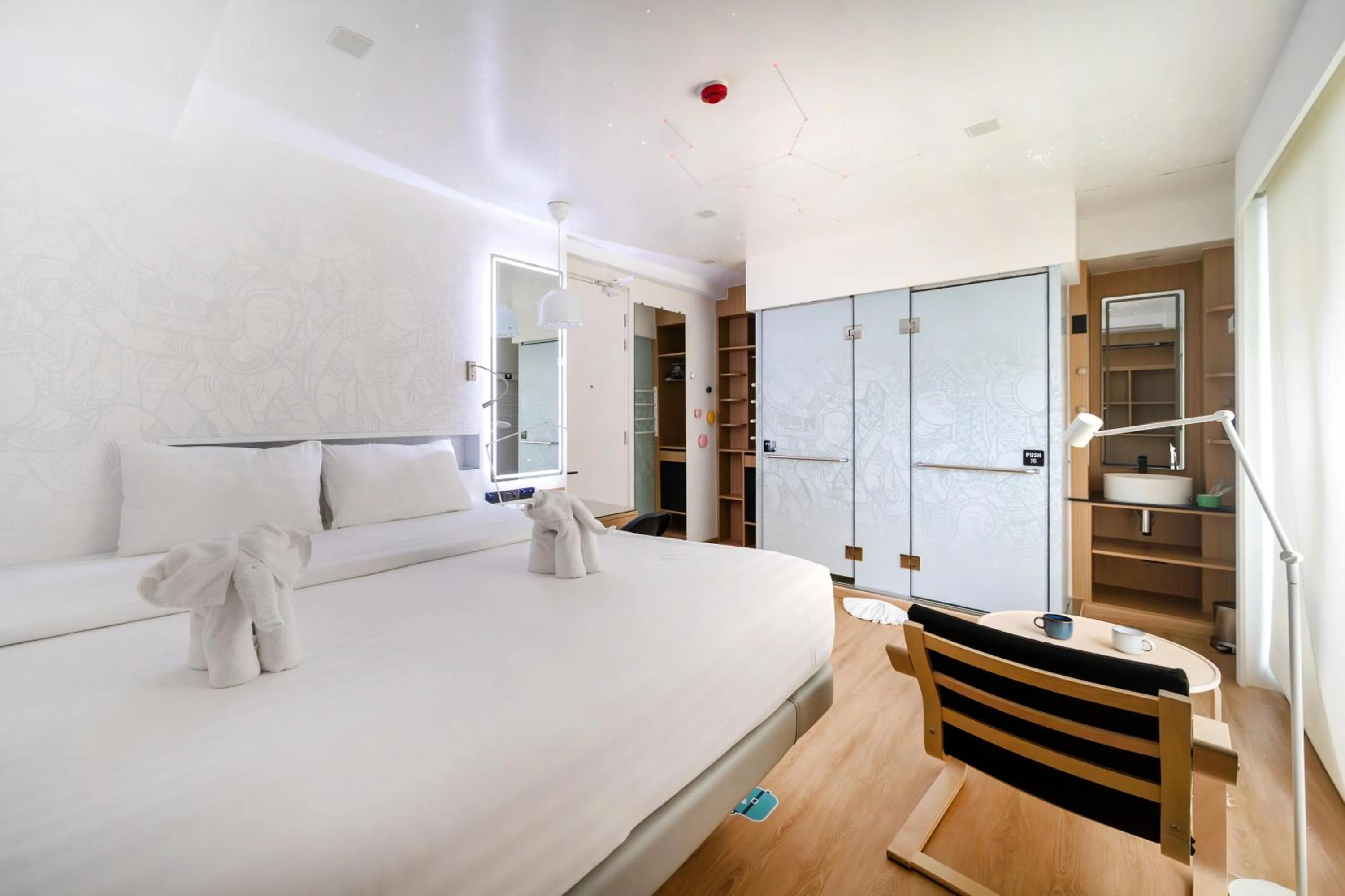 Bedroom, Bed in The Color Kata