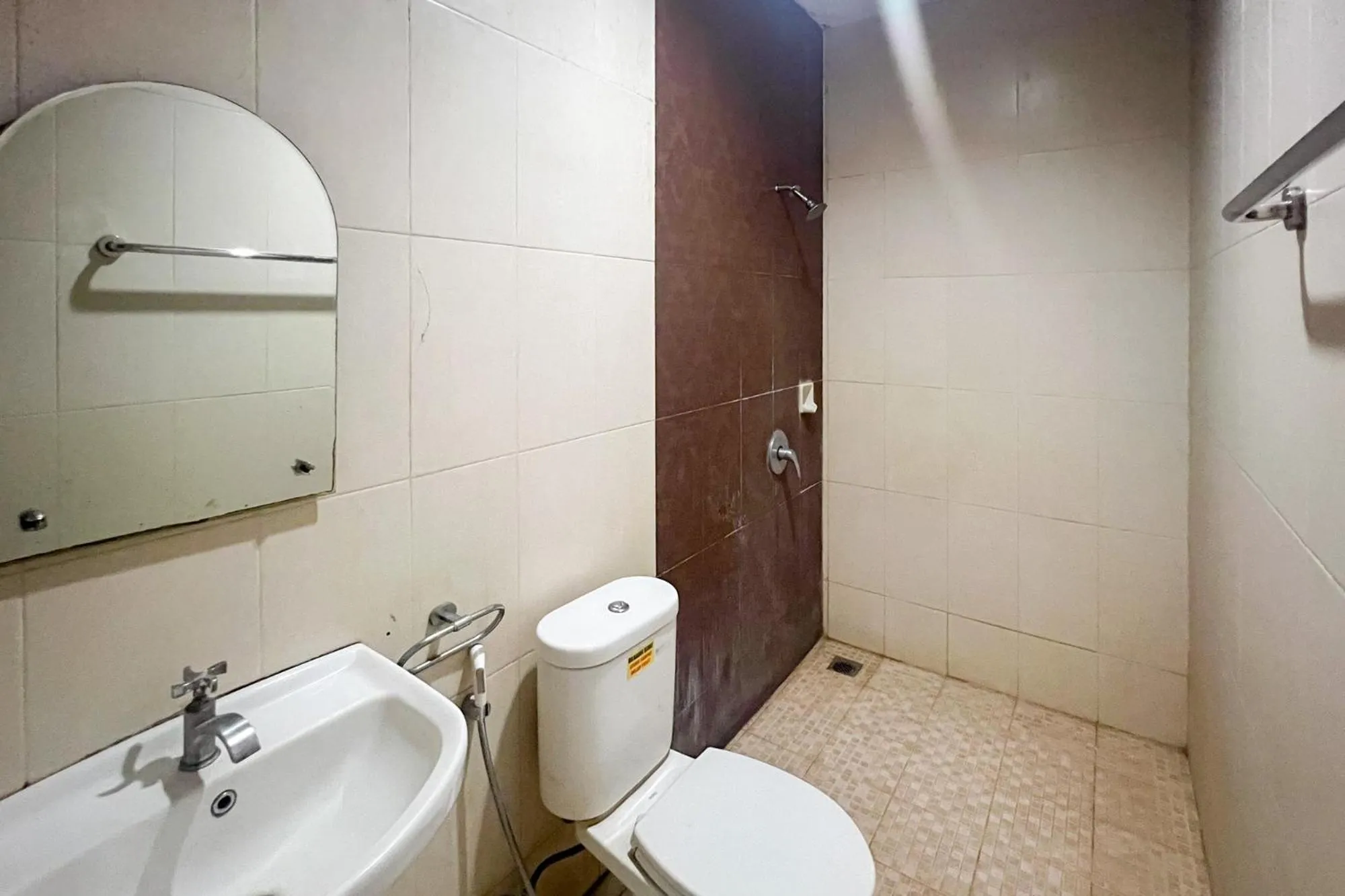 Bathroom in Urbanview Trisula Hotel Makassar