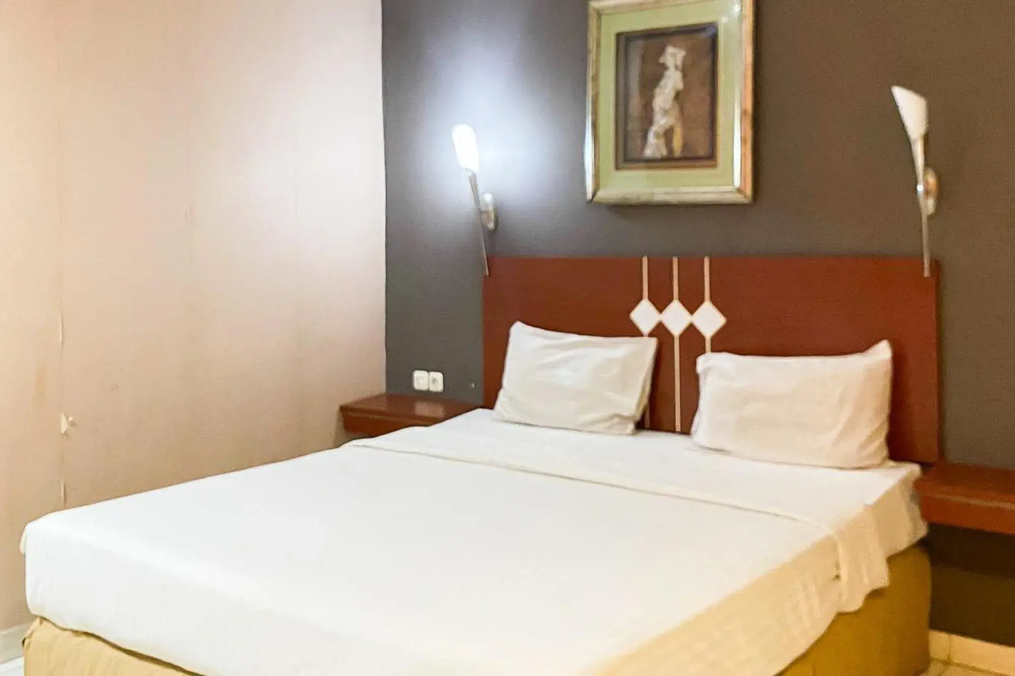 Deluxe Double Room in Urbanview Trisula Hotel Makassar Deluxe Double Room in Urbanview Trisula Hotel Makassar