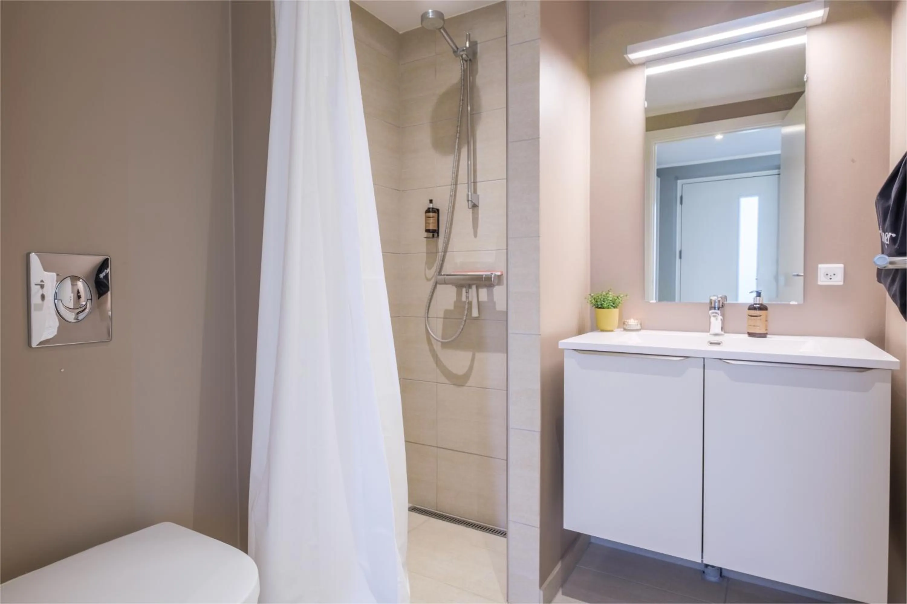 Shower in Aalborg Hotel Apartments