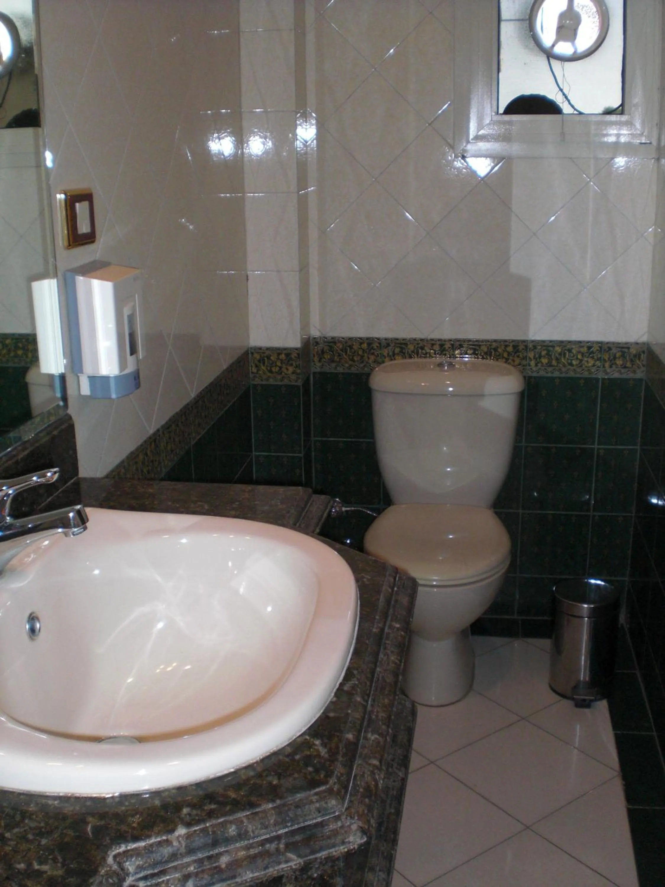 Bathroom in Philippe Luxor Hotel