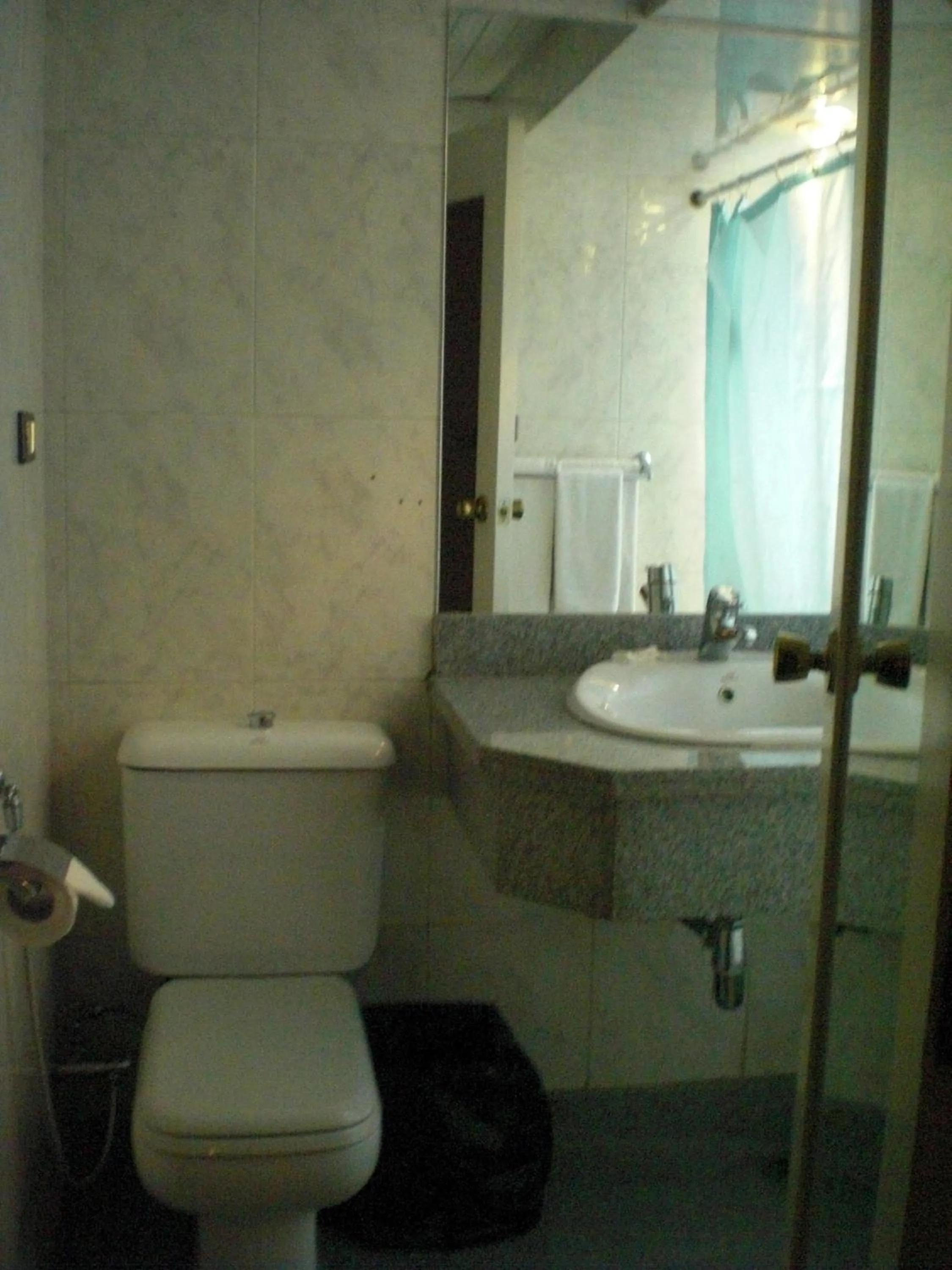 Bathroom in Philippe Luxor Hotel