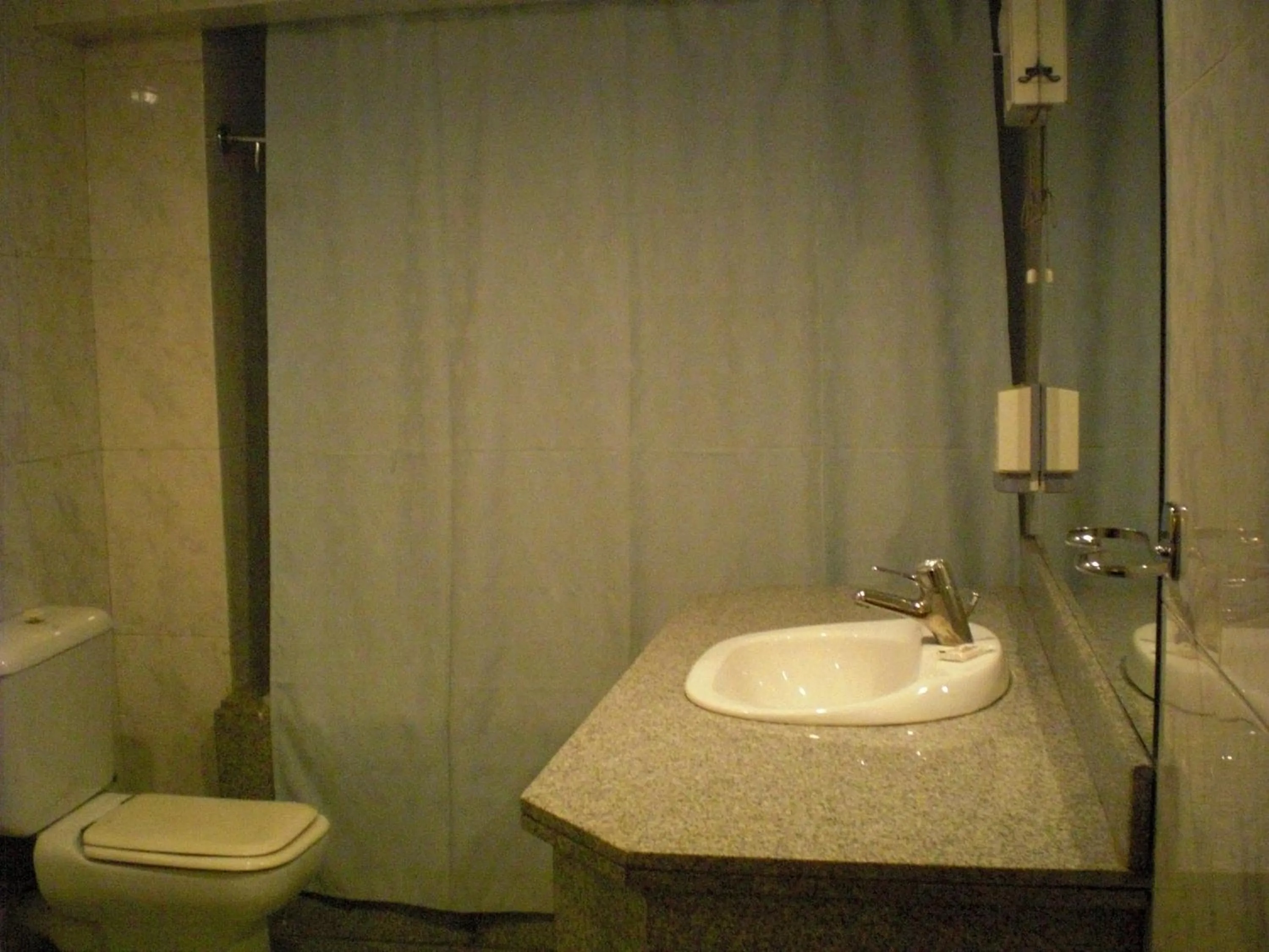 Bathroom in Philippe Luxor Hotel