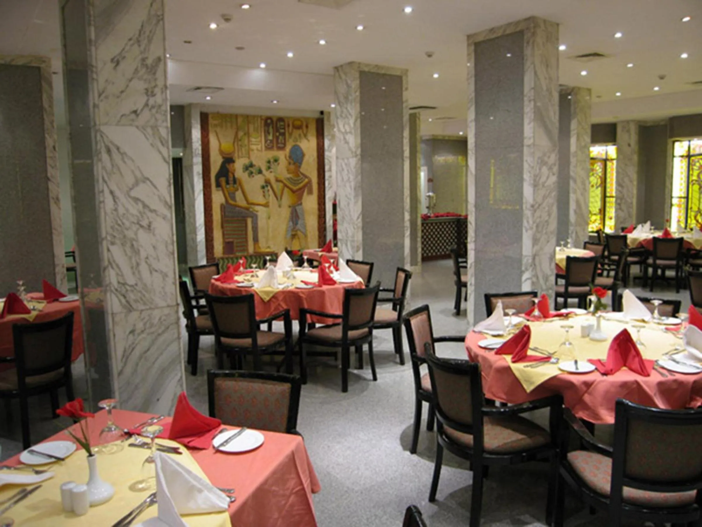 Restaurant/places to eat in Philippe Luxor Hotel