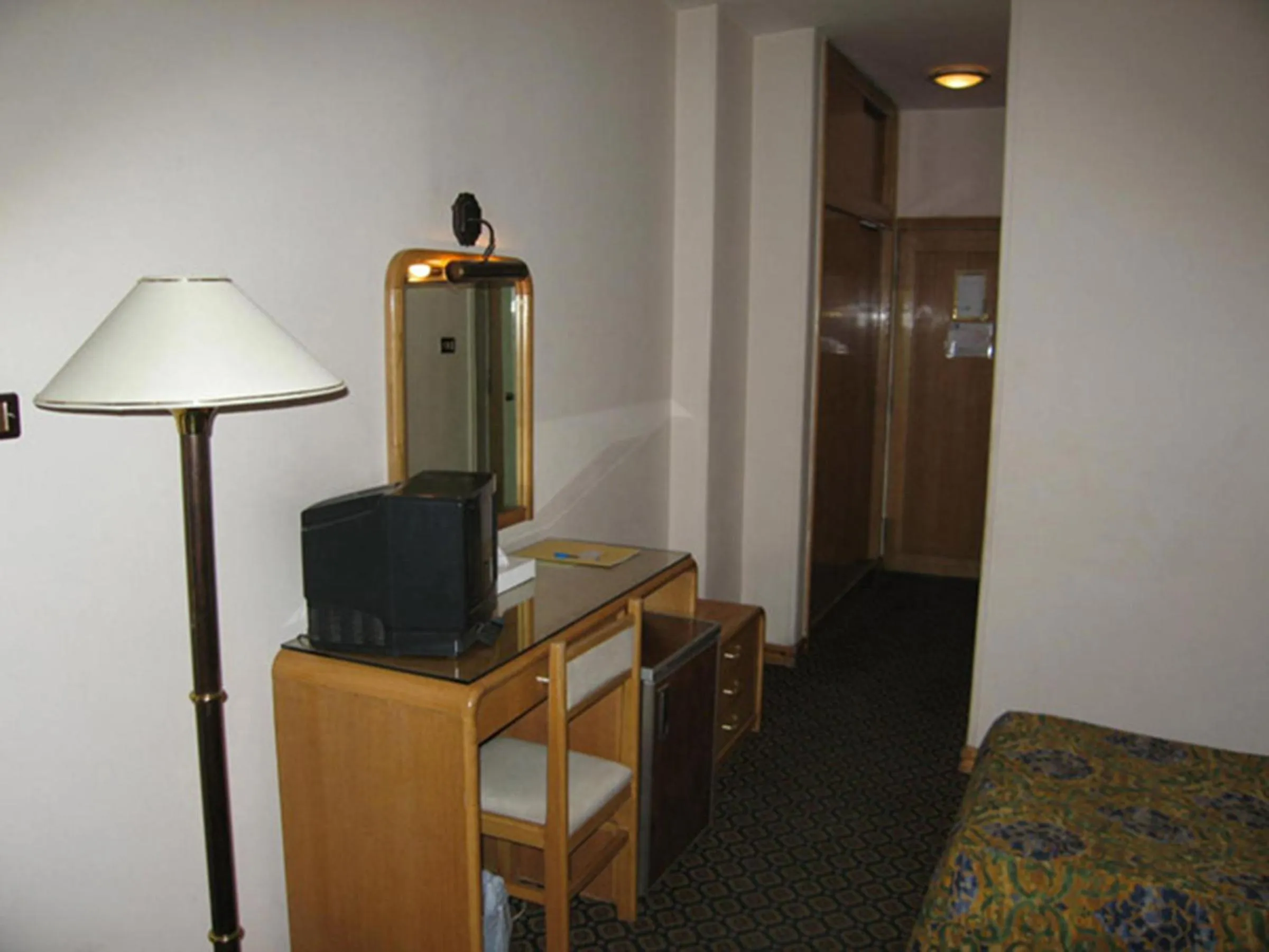 TV and multimedia, Bed in Philippe Luxor Hotel