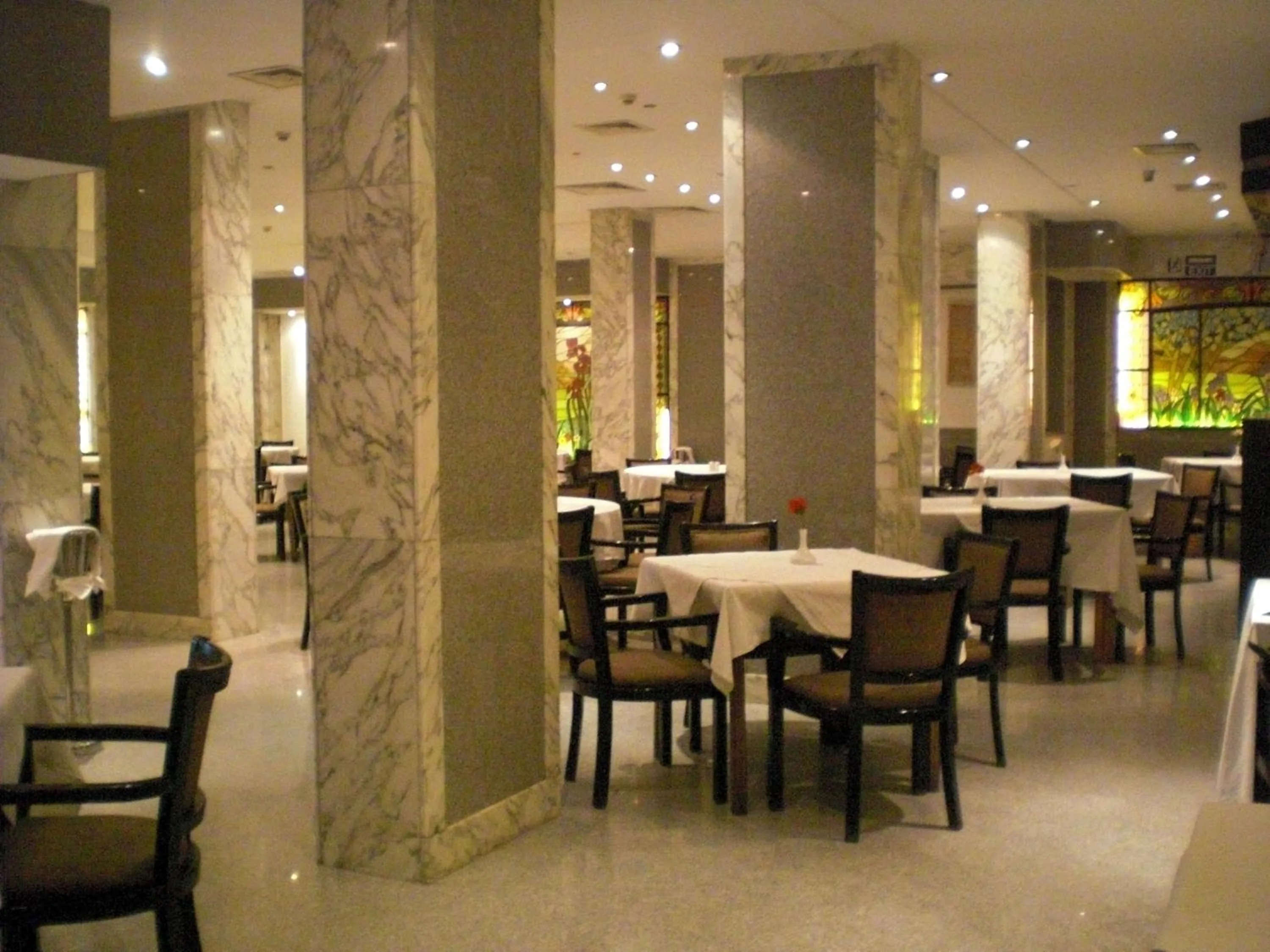 Restaurant/places to eat in Philippe Luxor Hotel