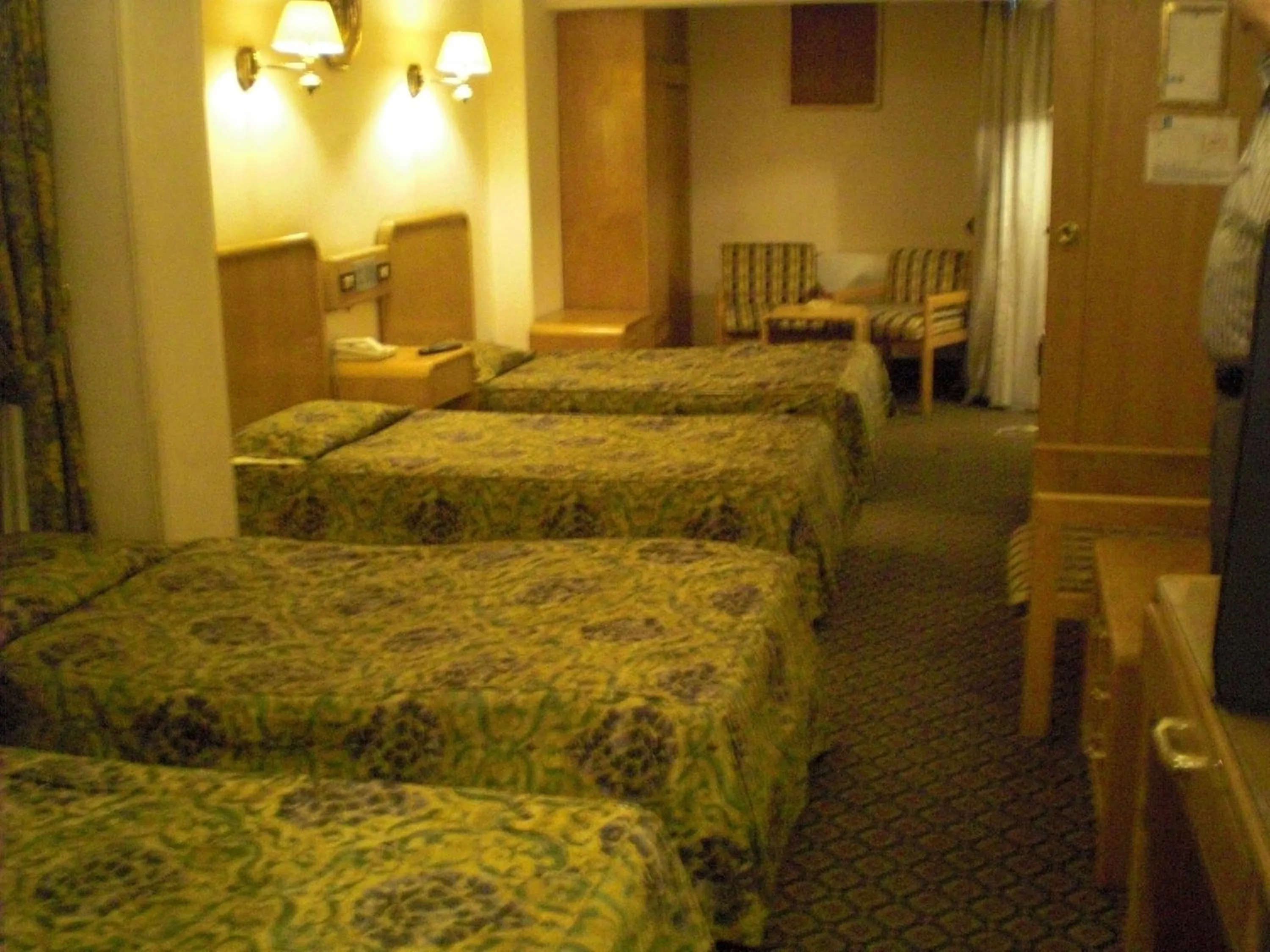 Photo of the whole room, Bed in Philippe Luxor Hotel