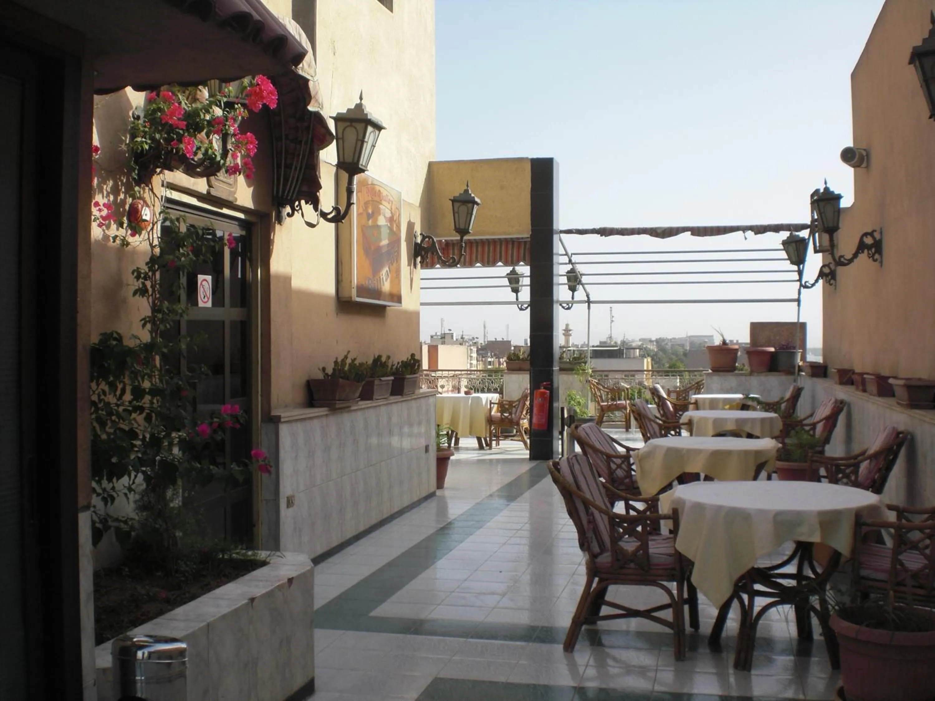 Restaurant/places to eat in Philippe Luxor Hotel