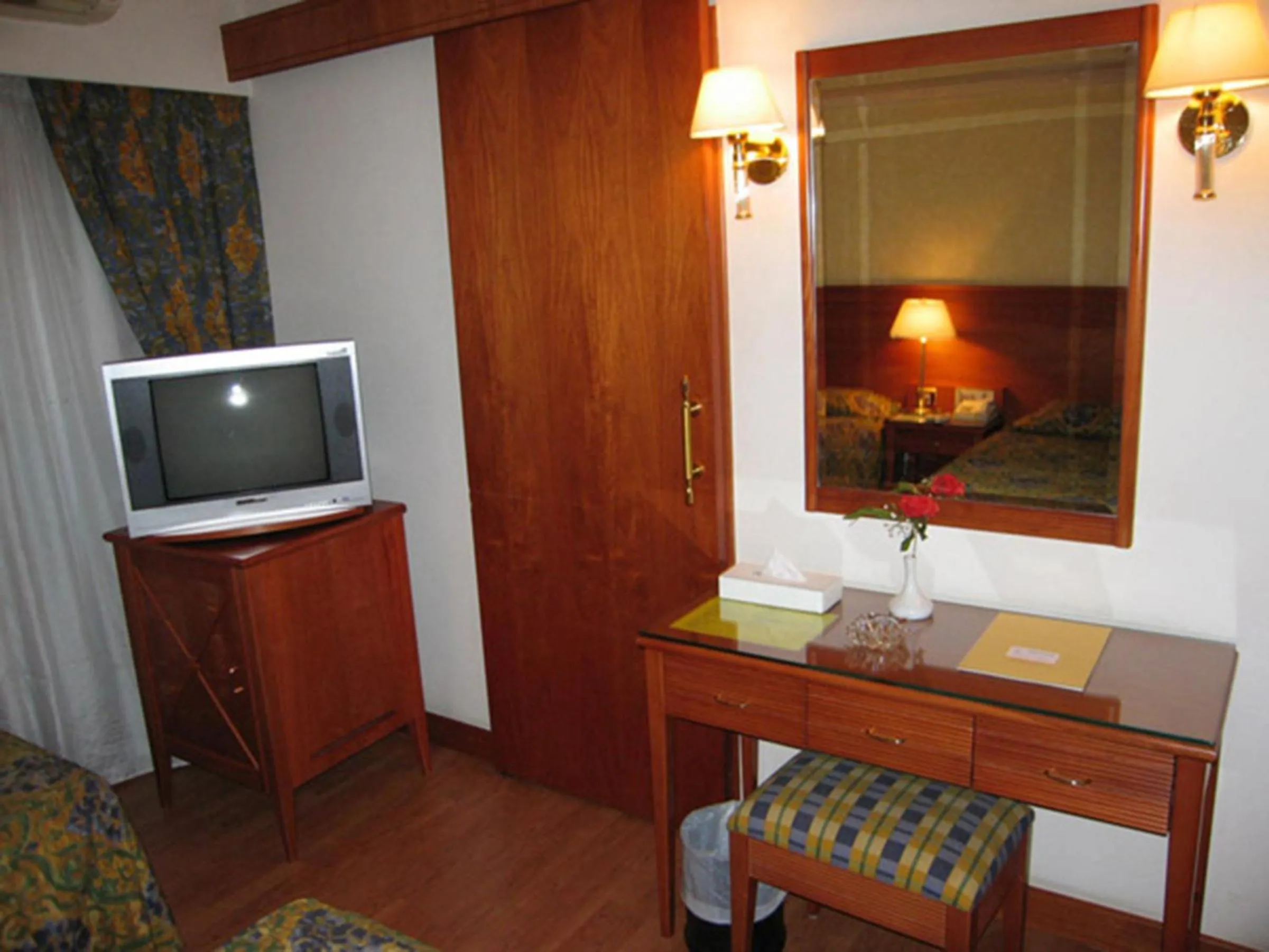 Communal lounge/ TV room in Philippe Luxor Hotel