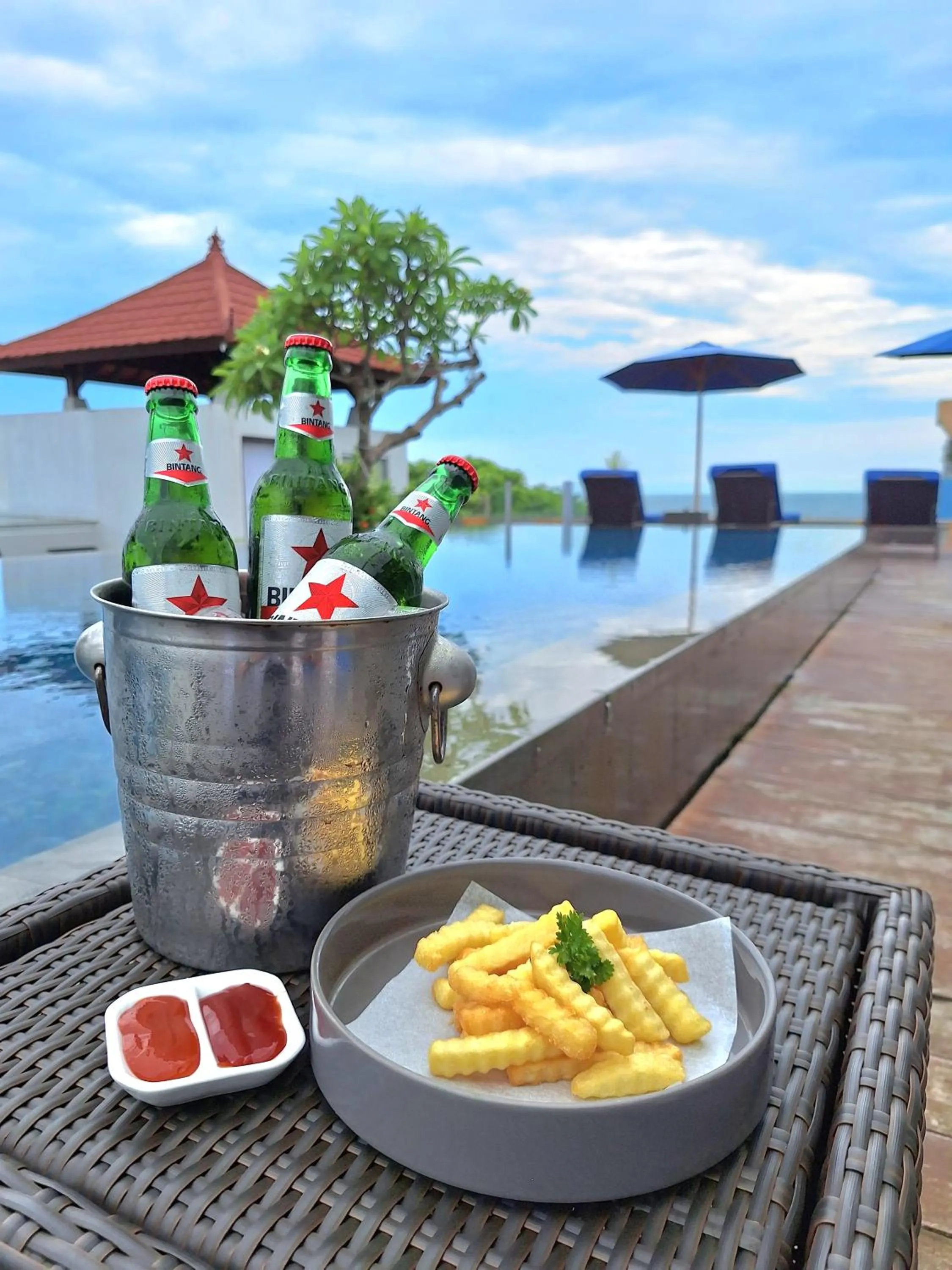 Food and drinks in Kuta Beach Hotel
