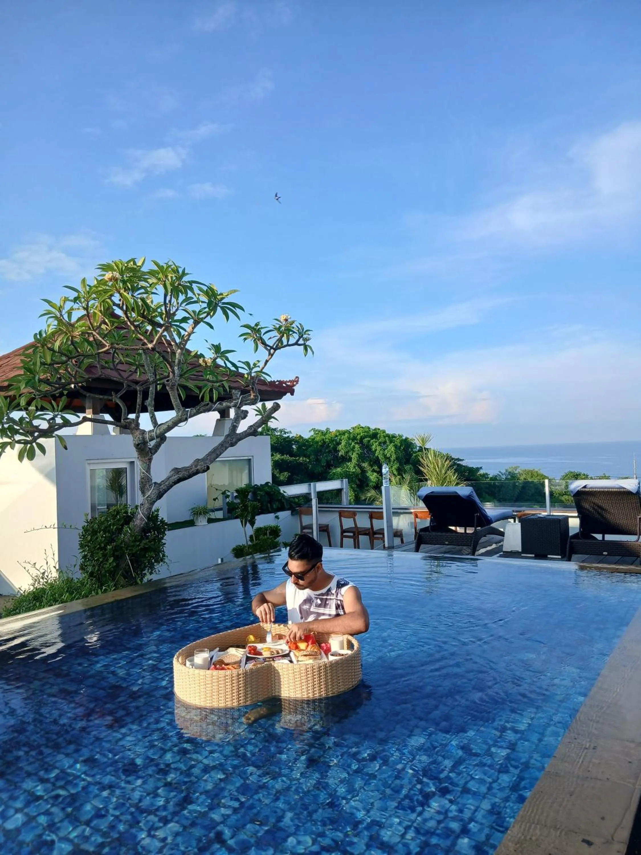 Swimming pool in Kuta Beach Hotel