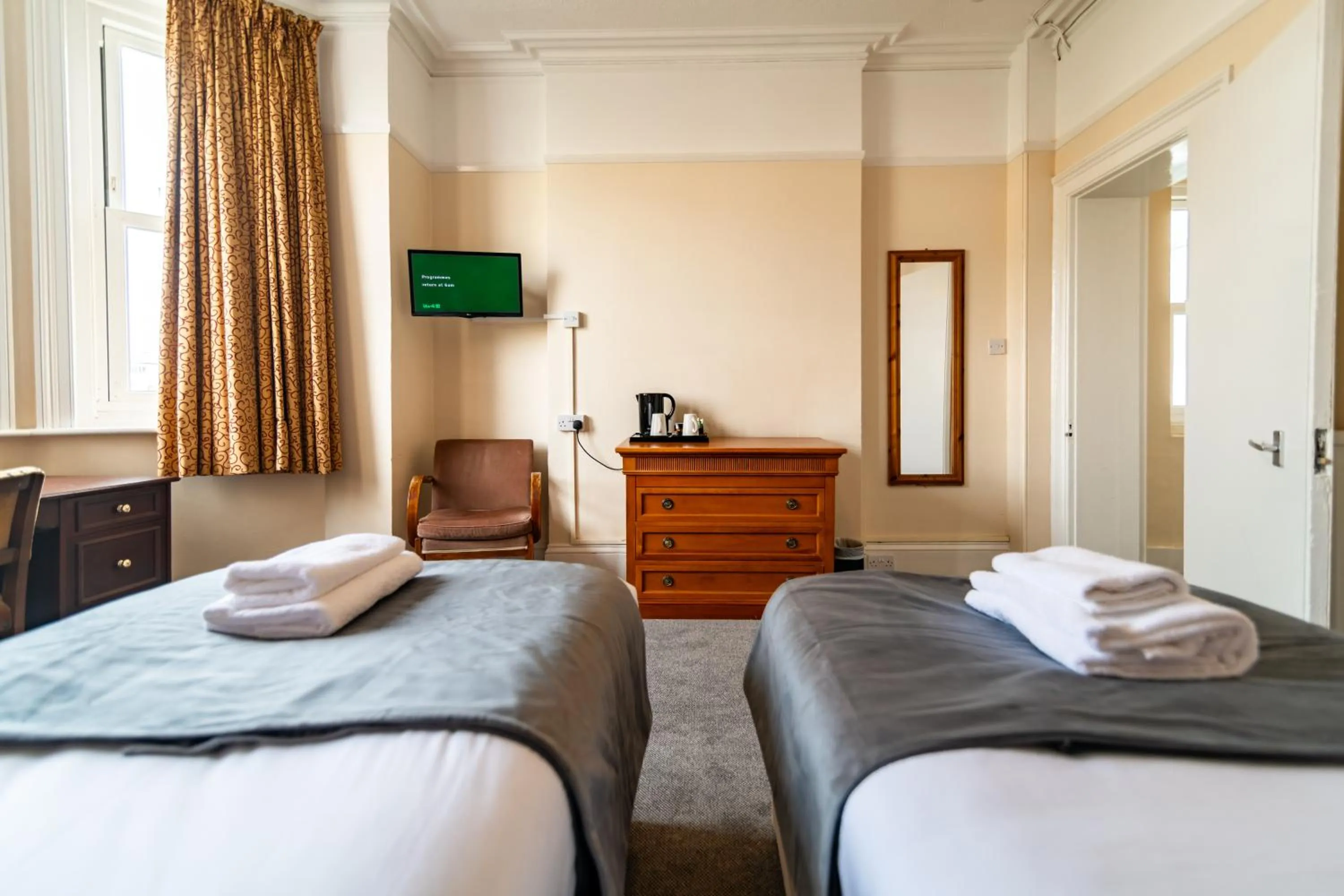 Bed in The Southcliff Hotel