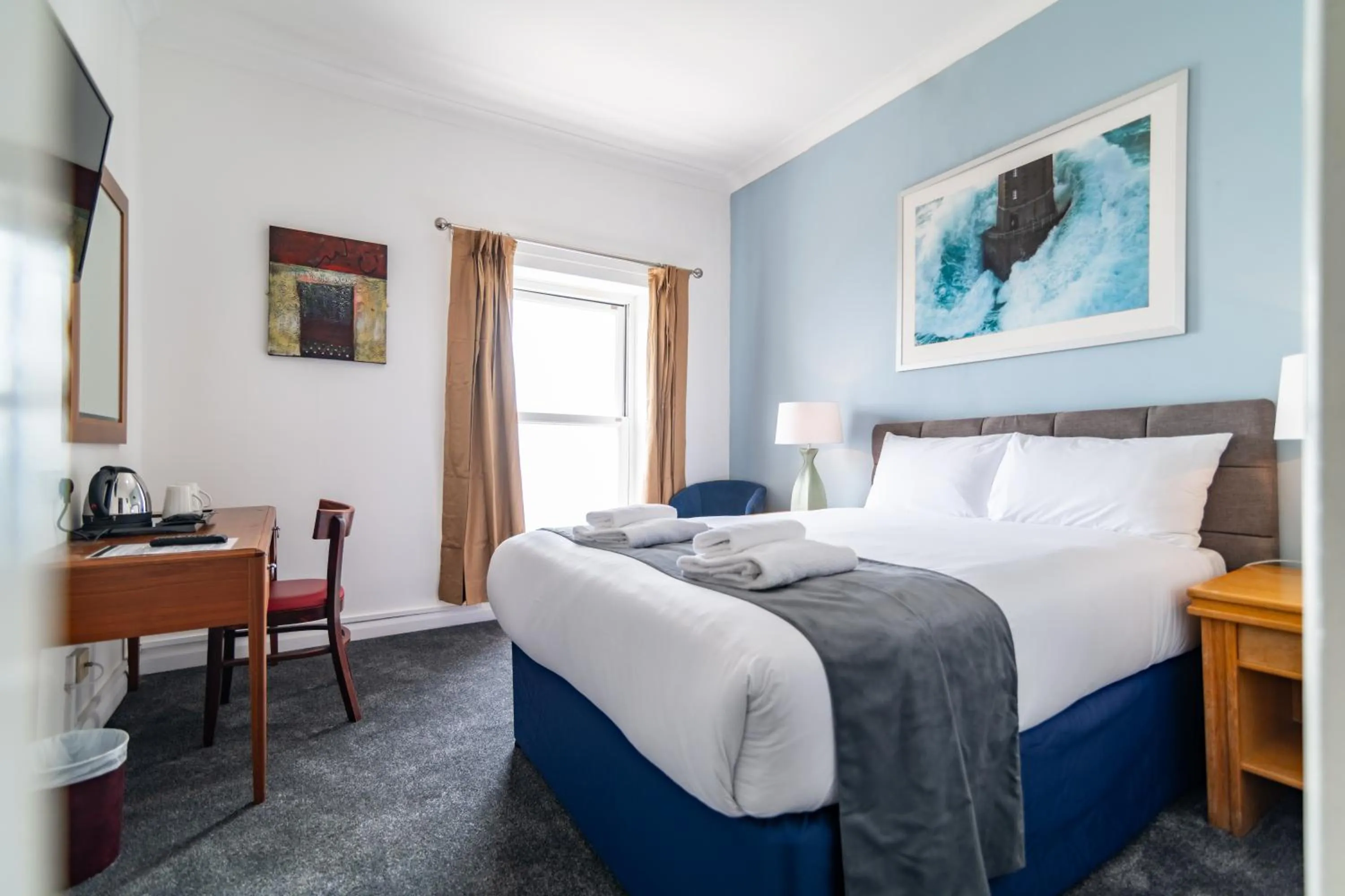 Bed in The Southcliff Hotel