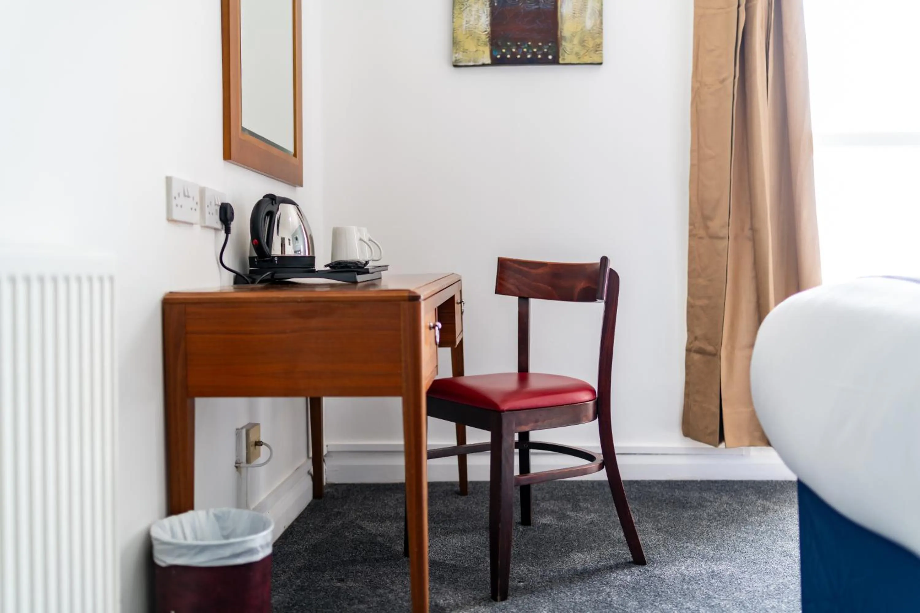 Coffee/tea facilities in The Southcliff Hotel