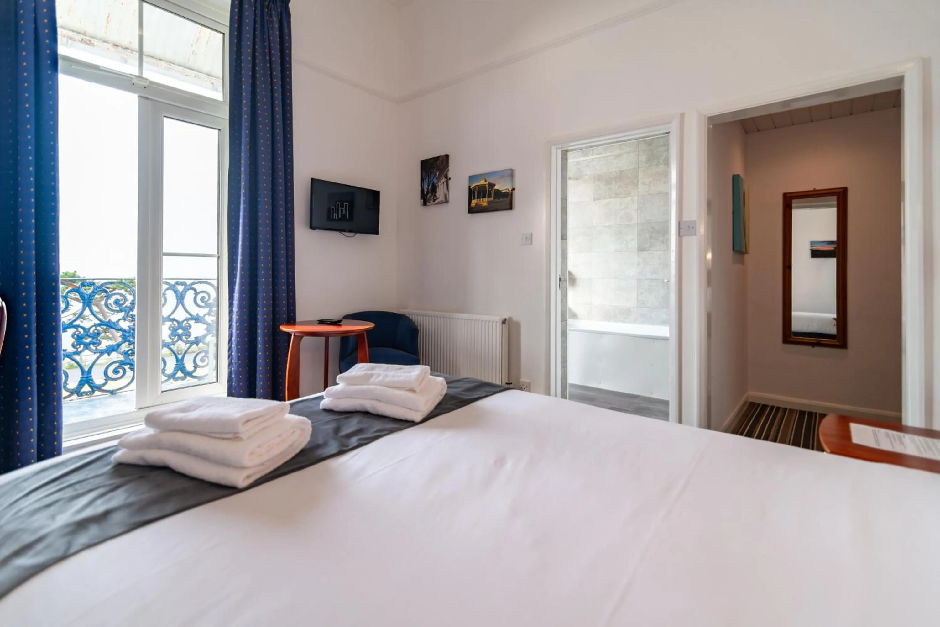 Bed in The Southcliff Hotel