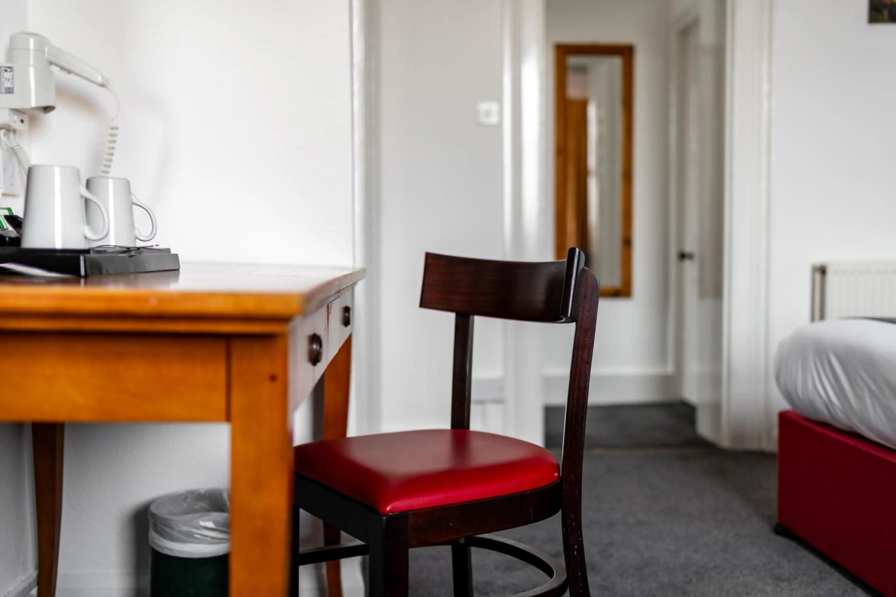 Coffee/tea facilities, Bed in The Southcliff Hotel