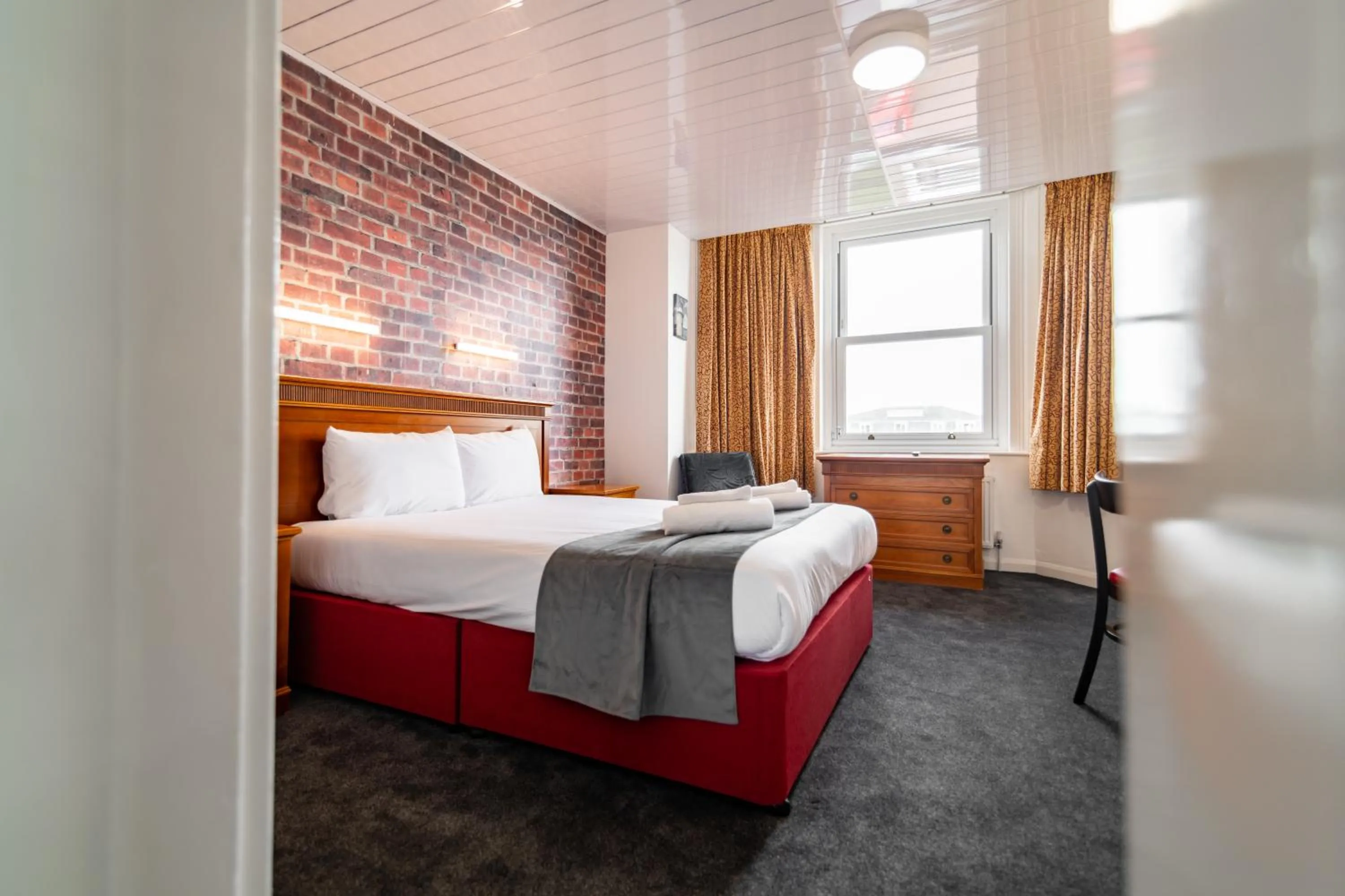 Bed in The Southcliff Hotel