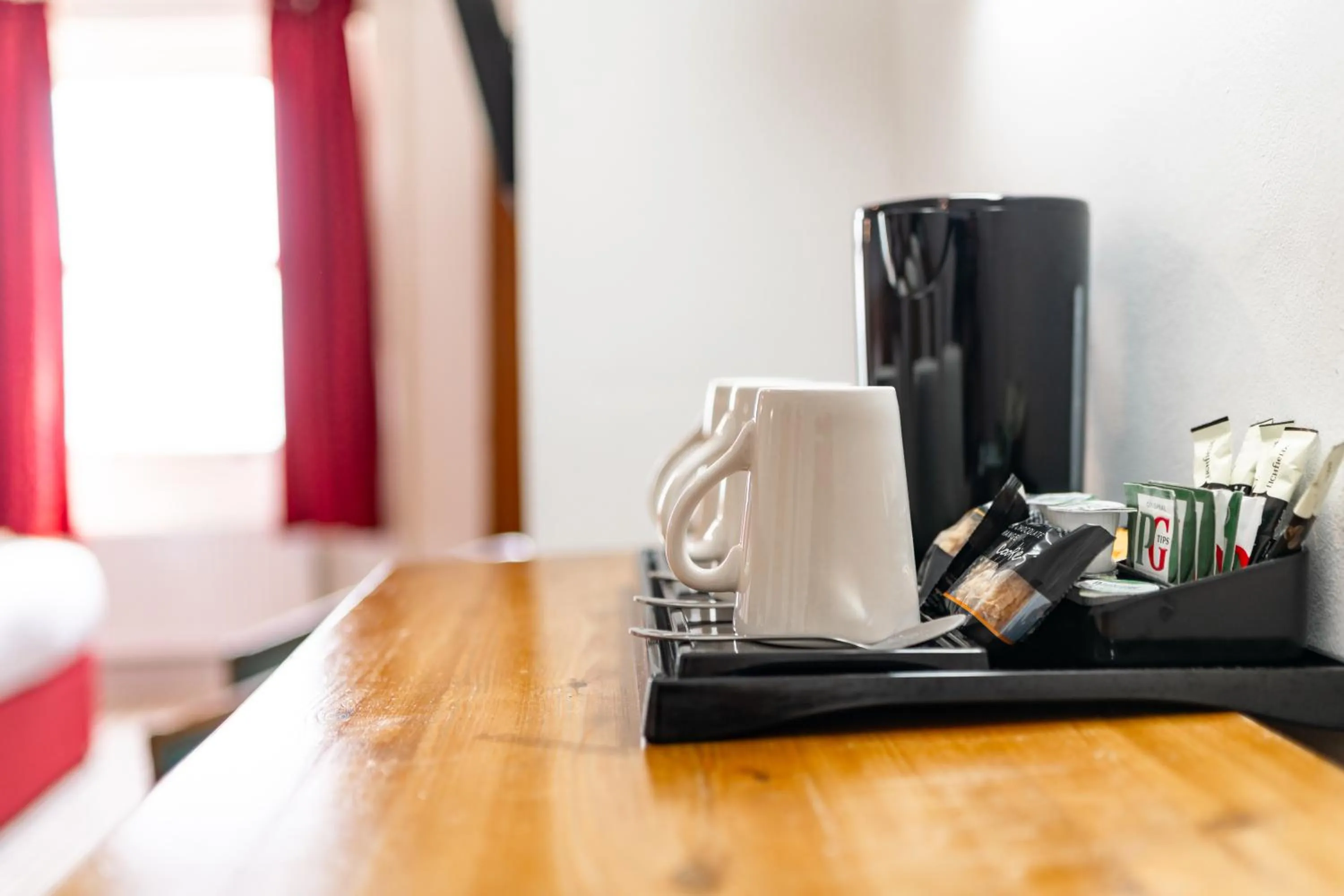 Coffee/tea facilities in The Southcliff Hotel