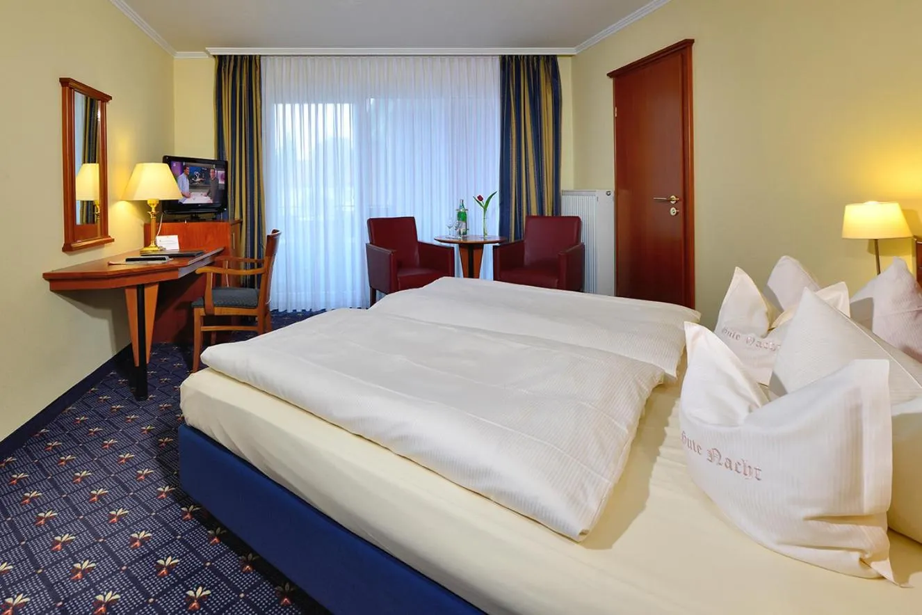 Photo of the whole room, Bed in Kurhotel Drei Birken