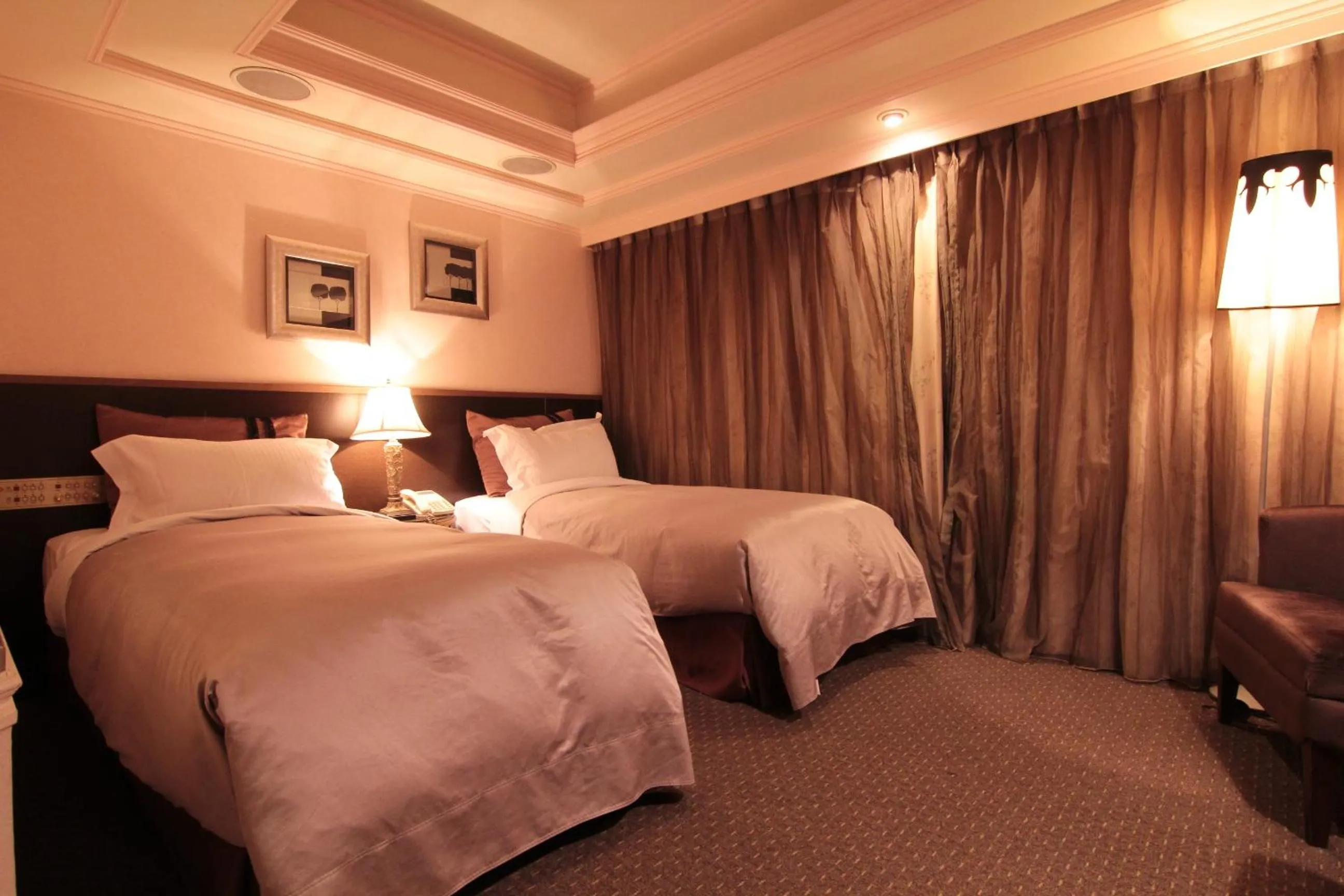 Photo of the whole room, Bed in The Moon Hotel