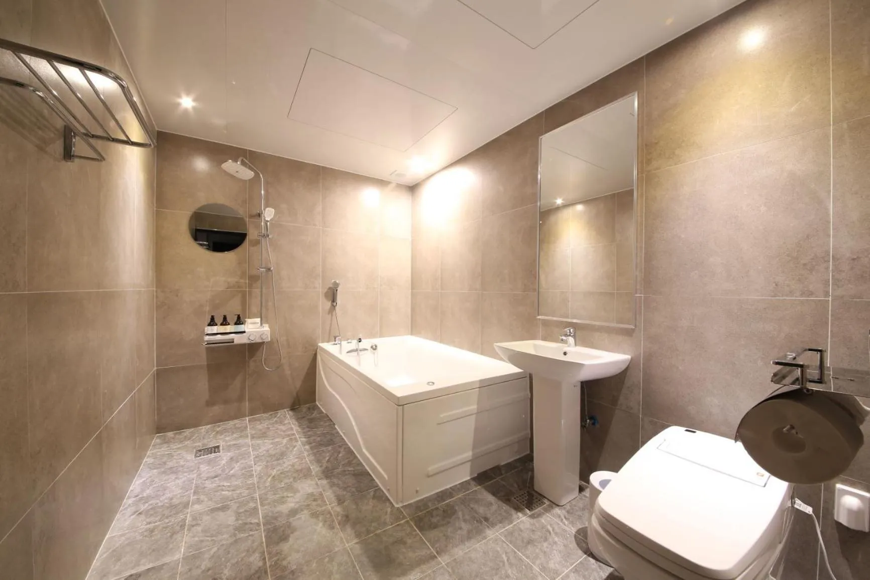 Bathroom in almond hotel Gupo station