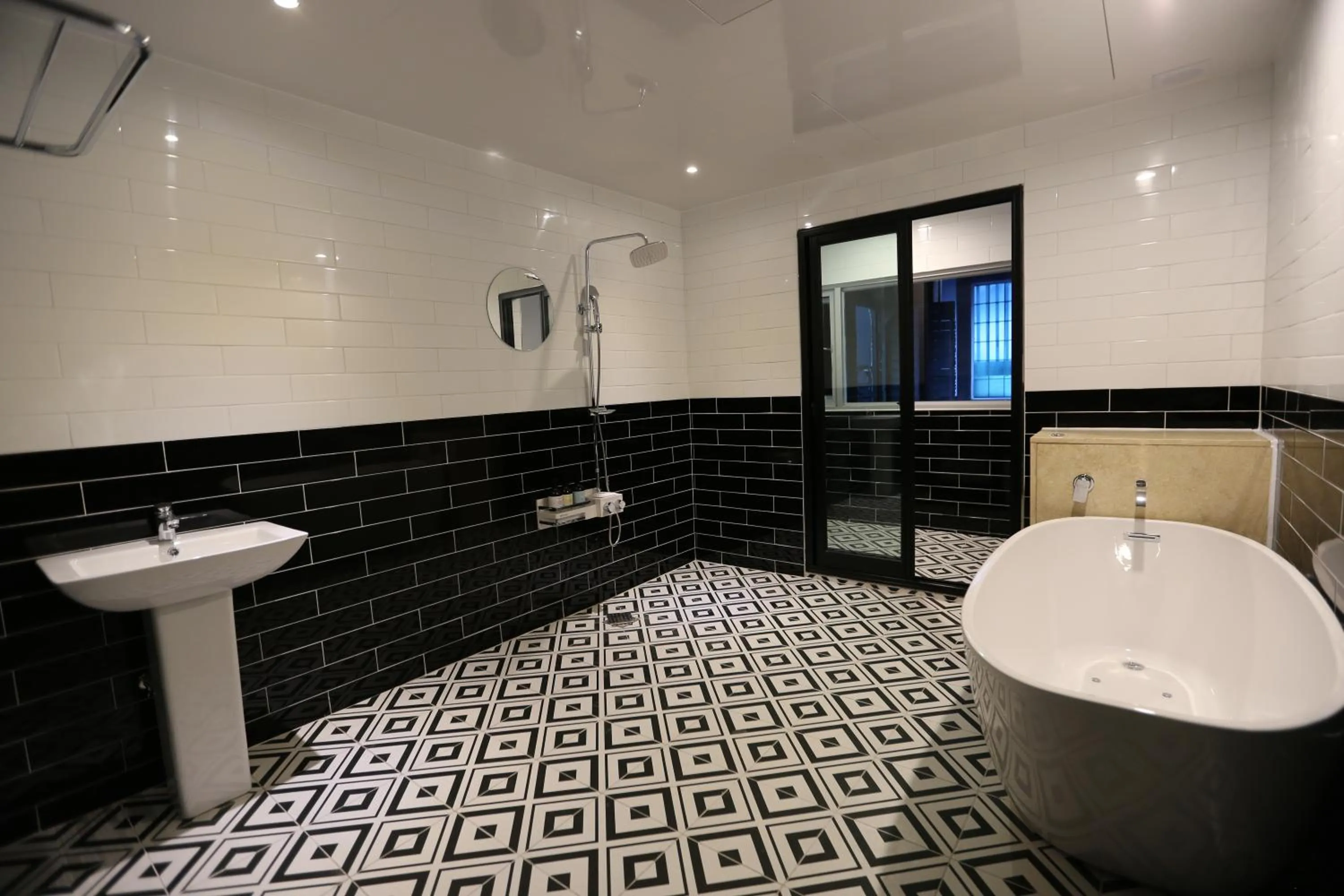 Bathroom in almond hotel Gupo station