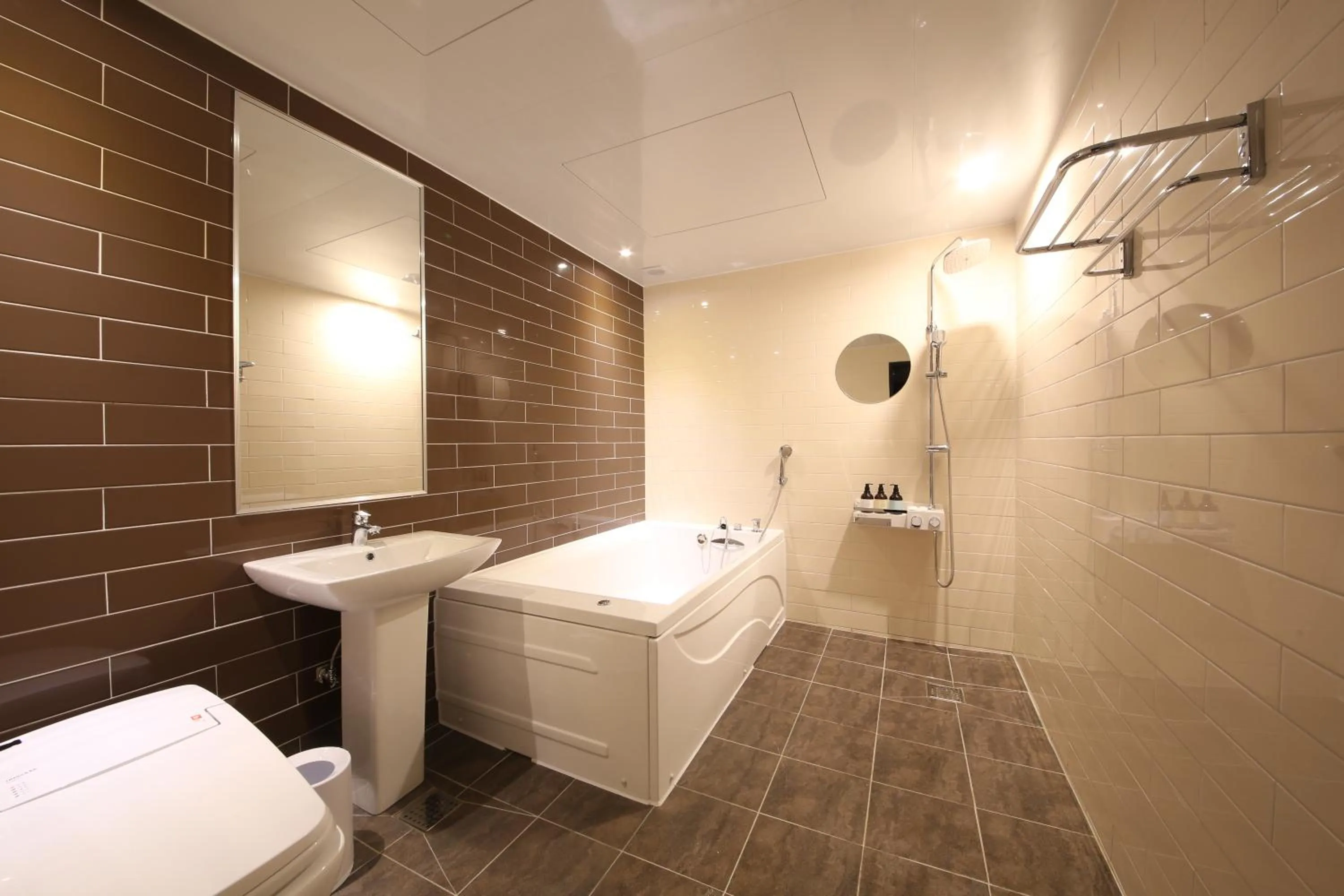 Bathroom in almond hotel Gupo station