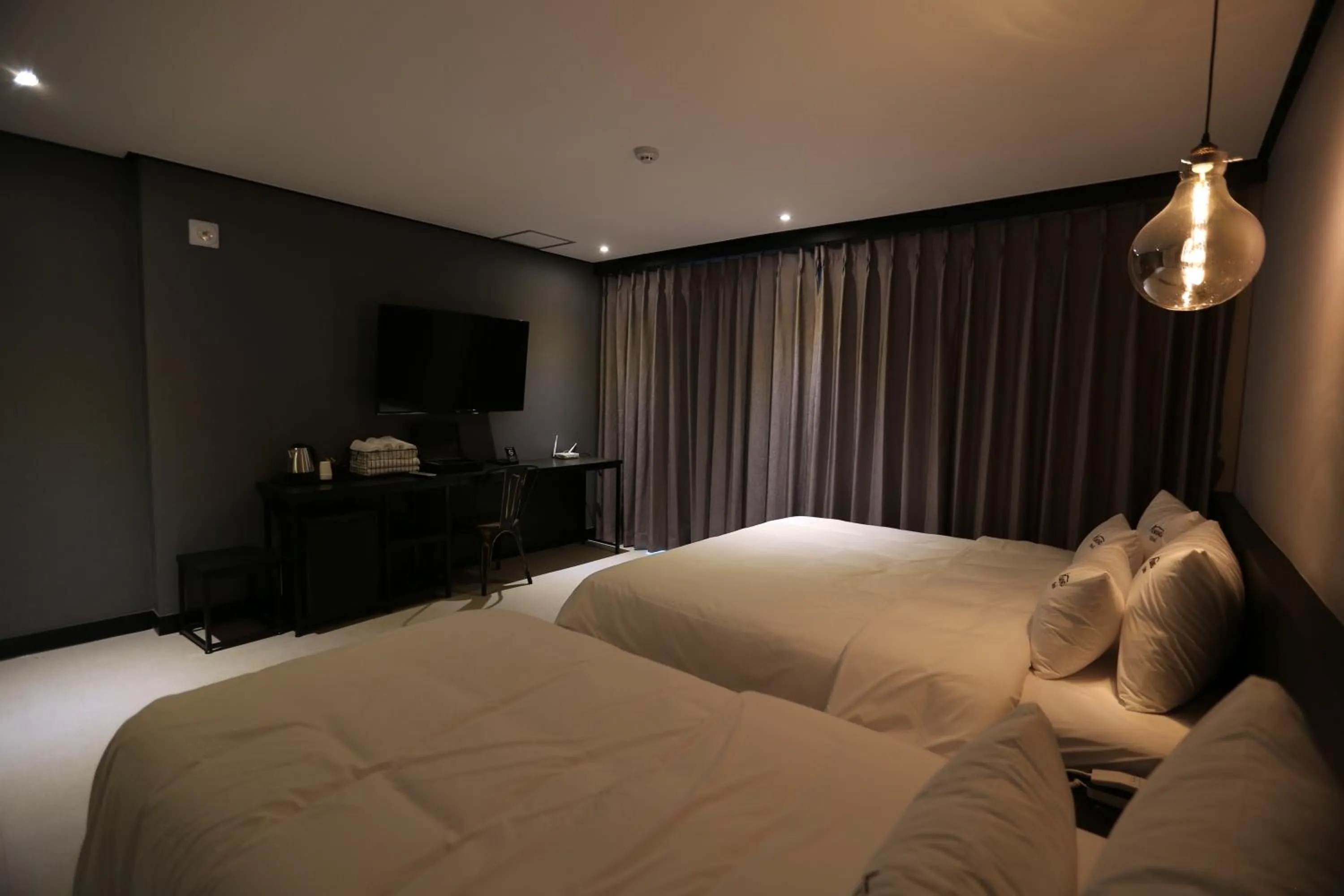 almond hotel Gupo station