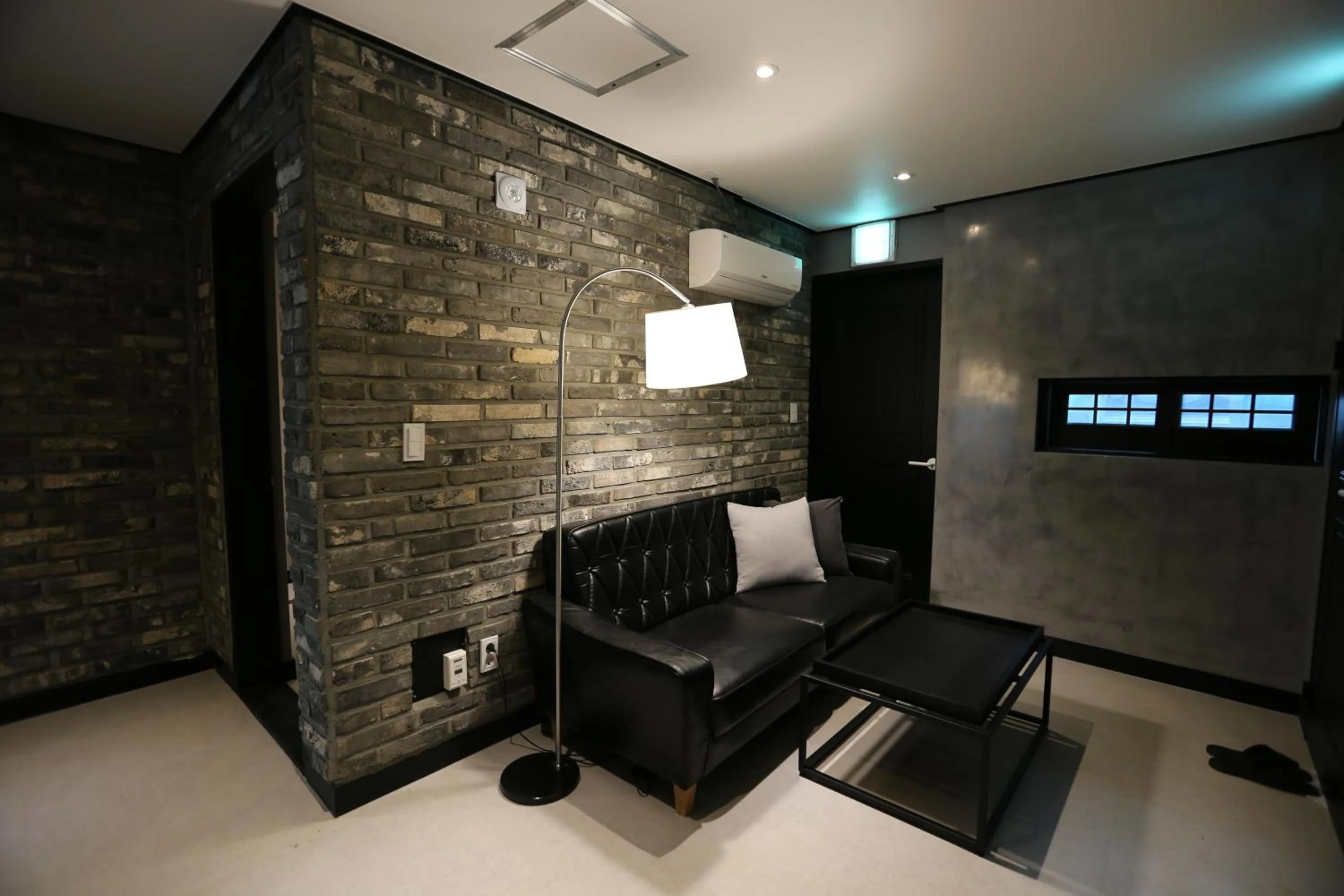 almond hotel Gupo station