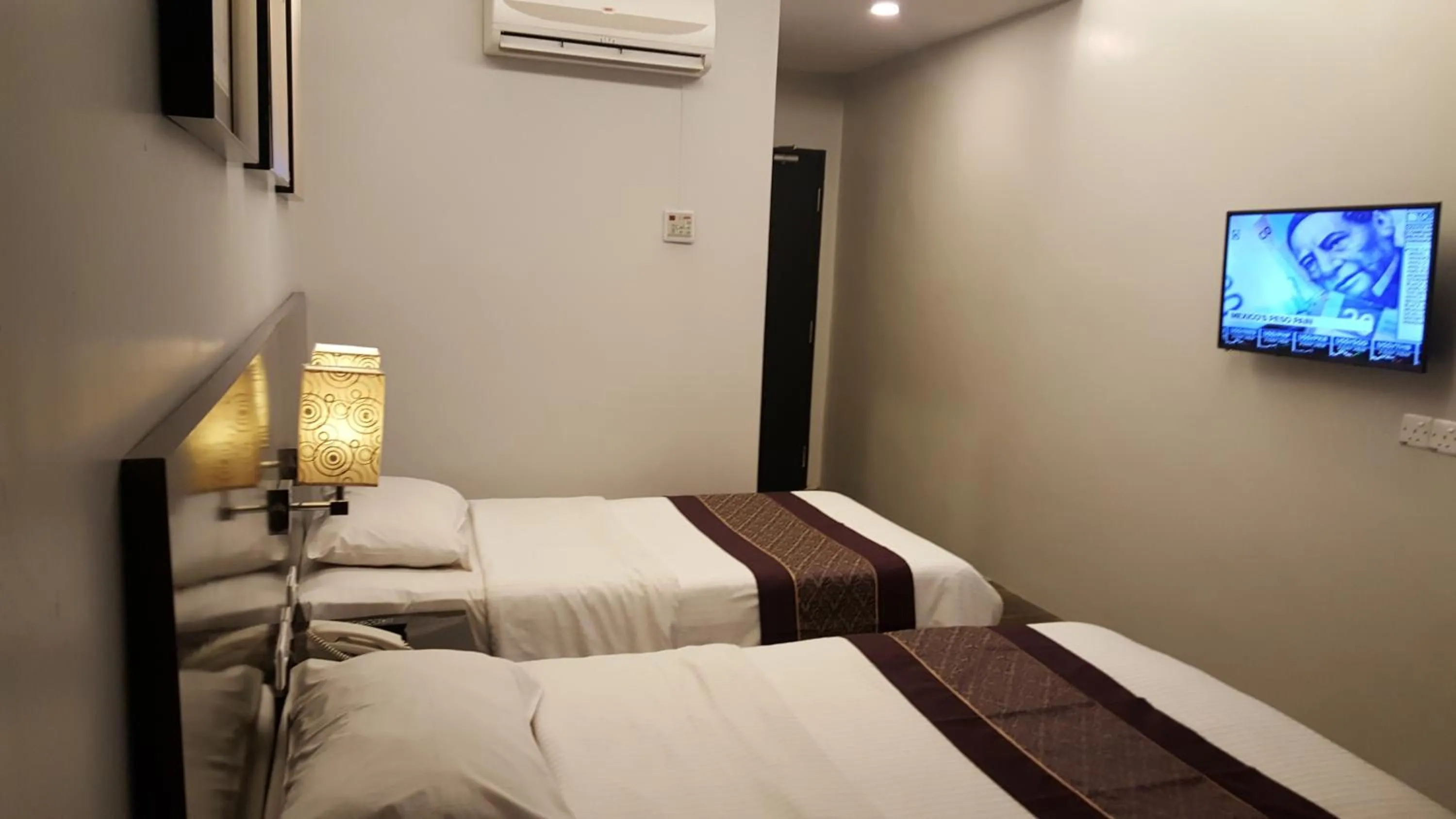 Bed in Super 8 Hotel @ Georgetown