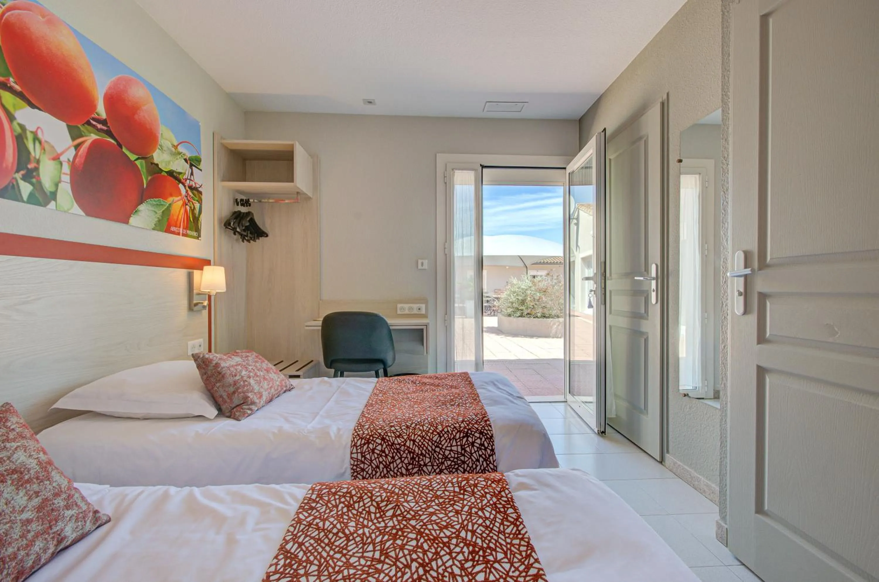 View (from property/room), Bed in Hôtel Saint Louis