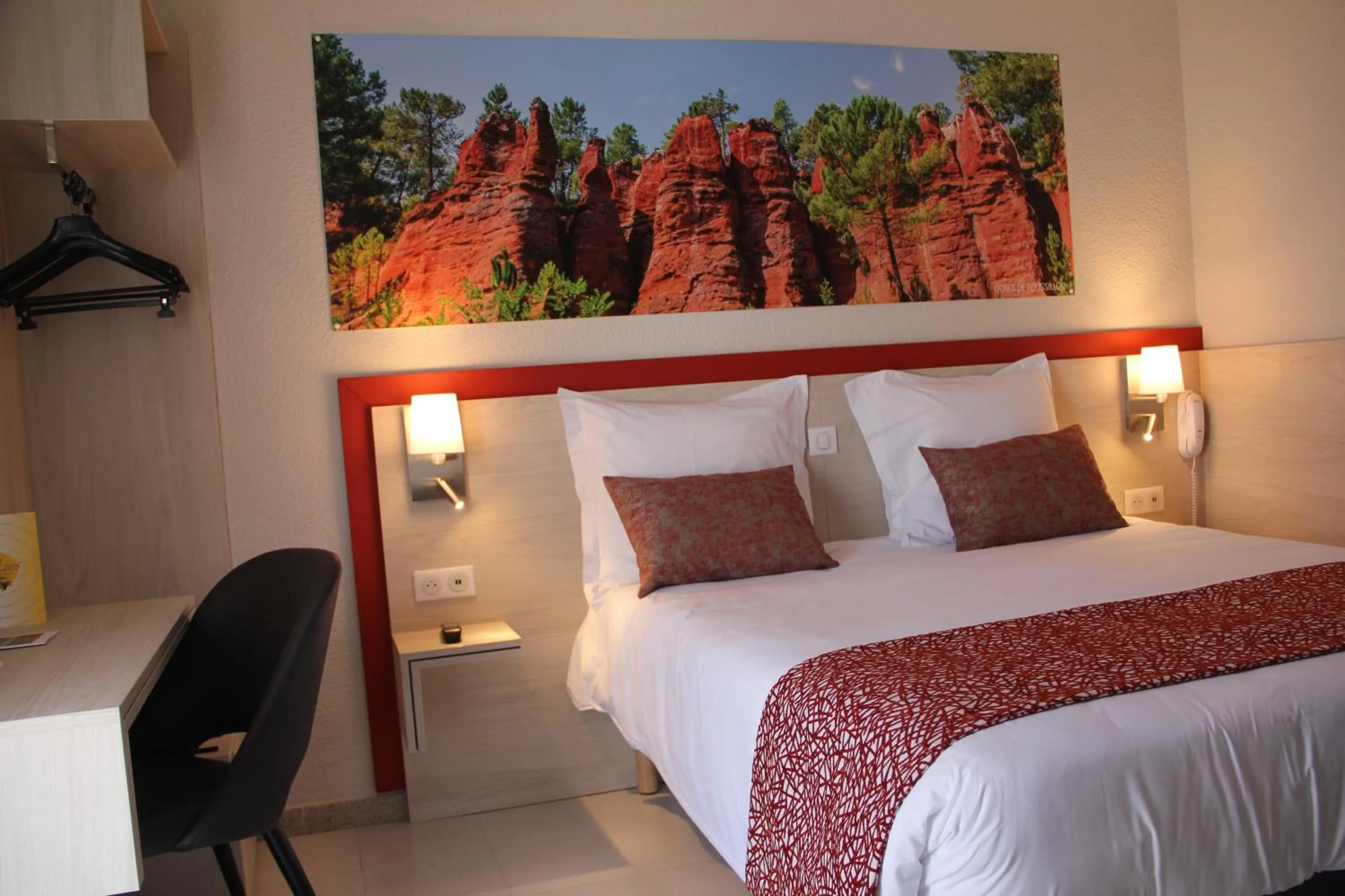 Photo of the whole room, Bed in Hôtel Saint Louis