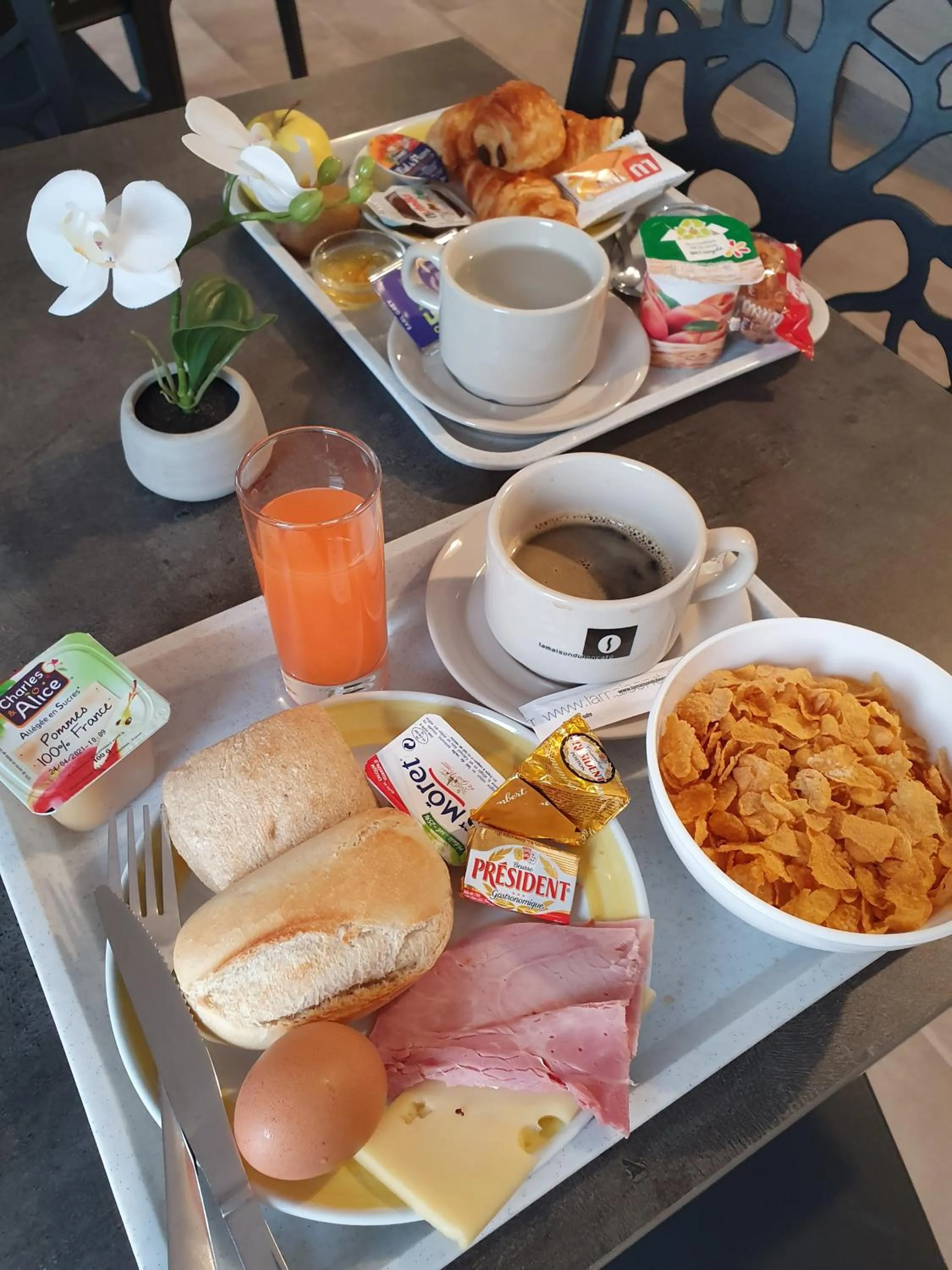 Breakfast in Hôtel Saint Louis