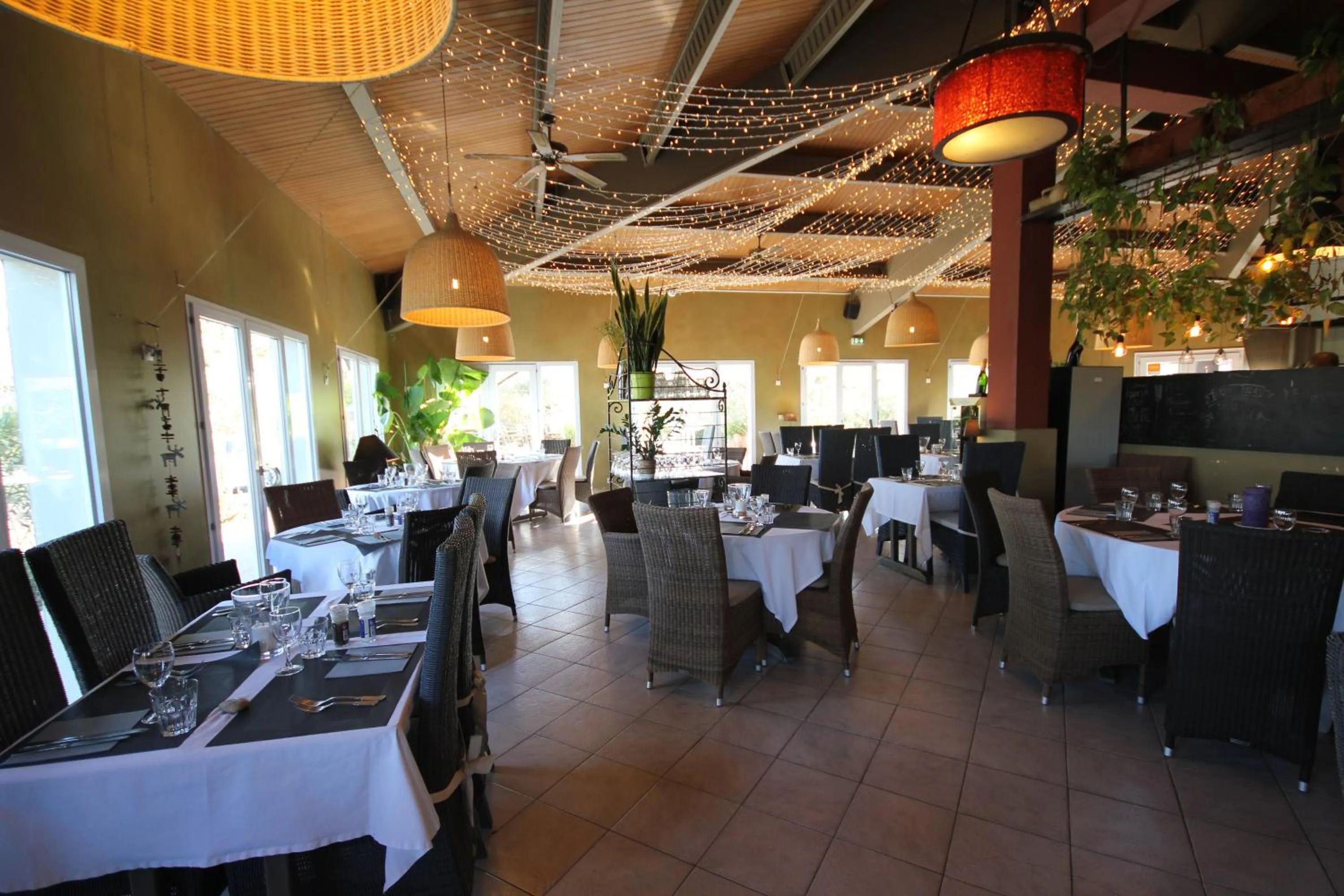 Restaurant/places to eat in Hôtel Saint Louis