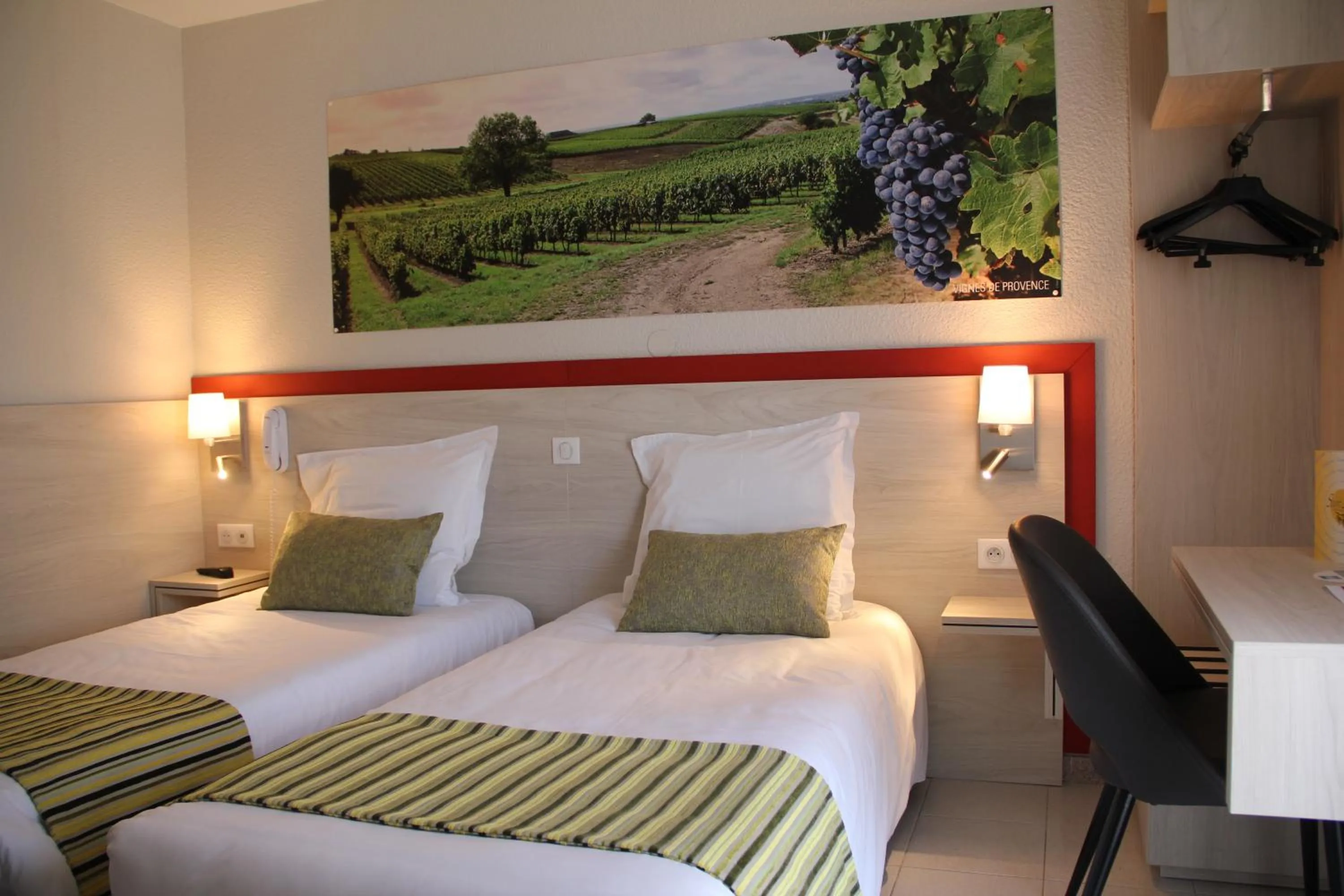 Photo of the whole room, Bed in Hôtel Saint Louis