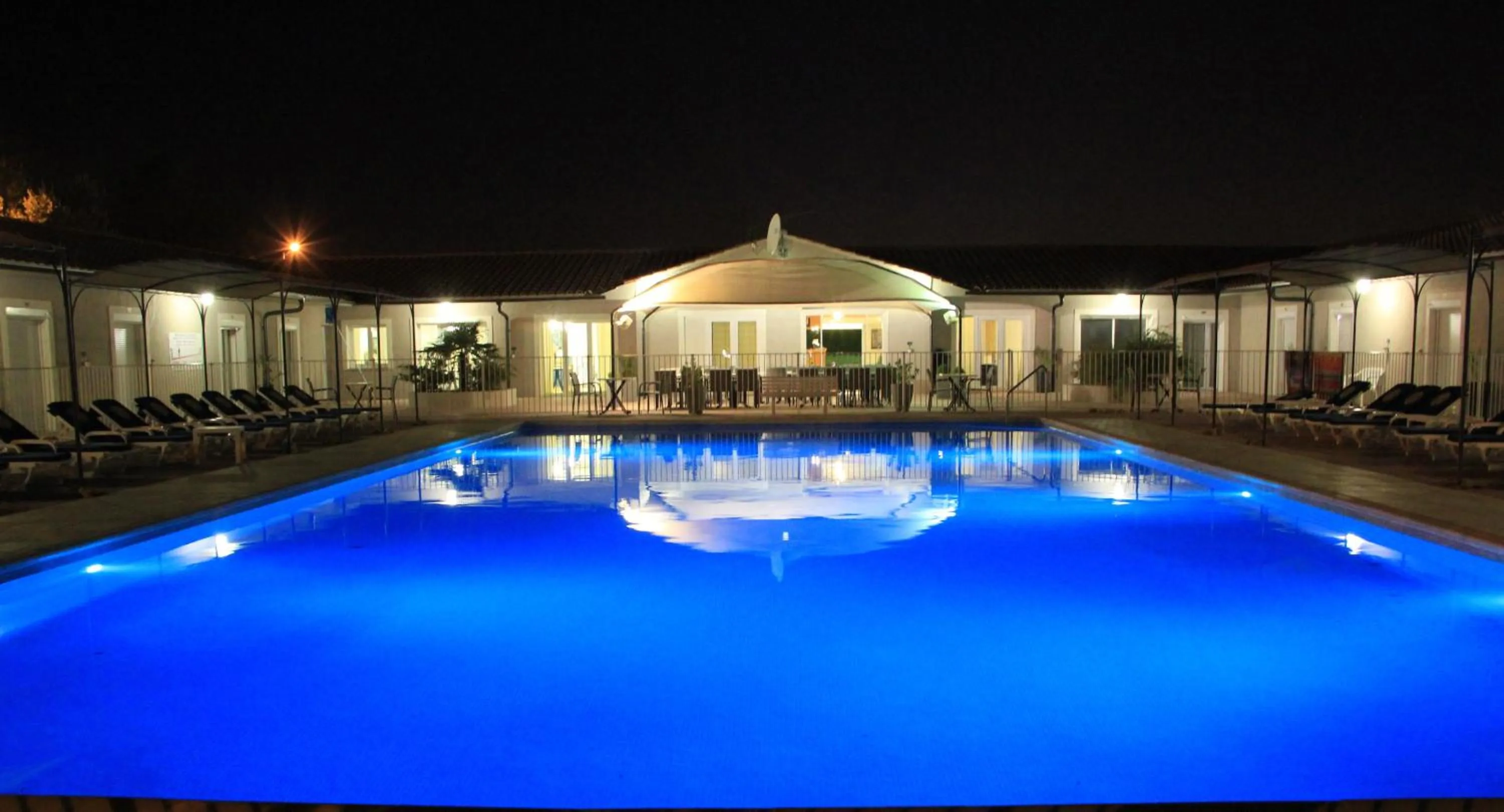 Night in Hôtel Saint Louis